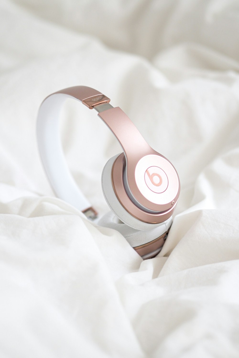 White beats by dr dre wireless headphones on white textile photo – Free  Brown Image on Unsplash