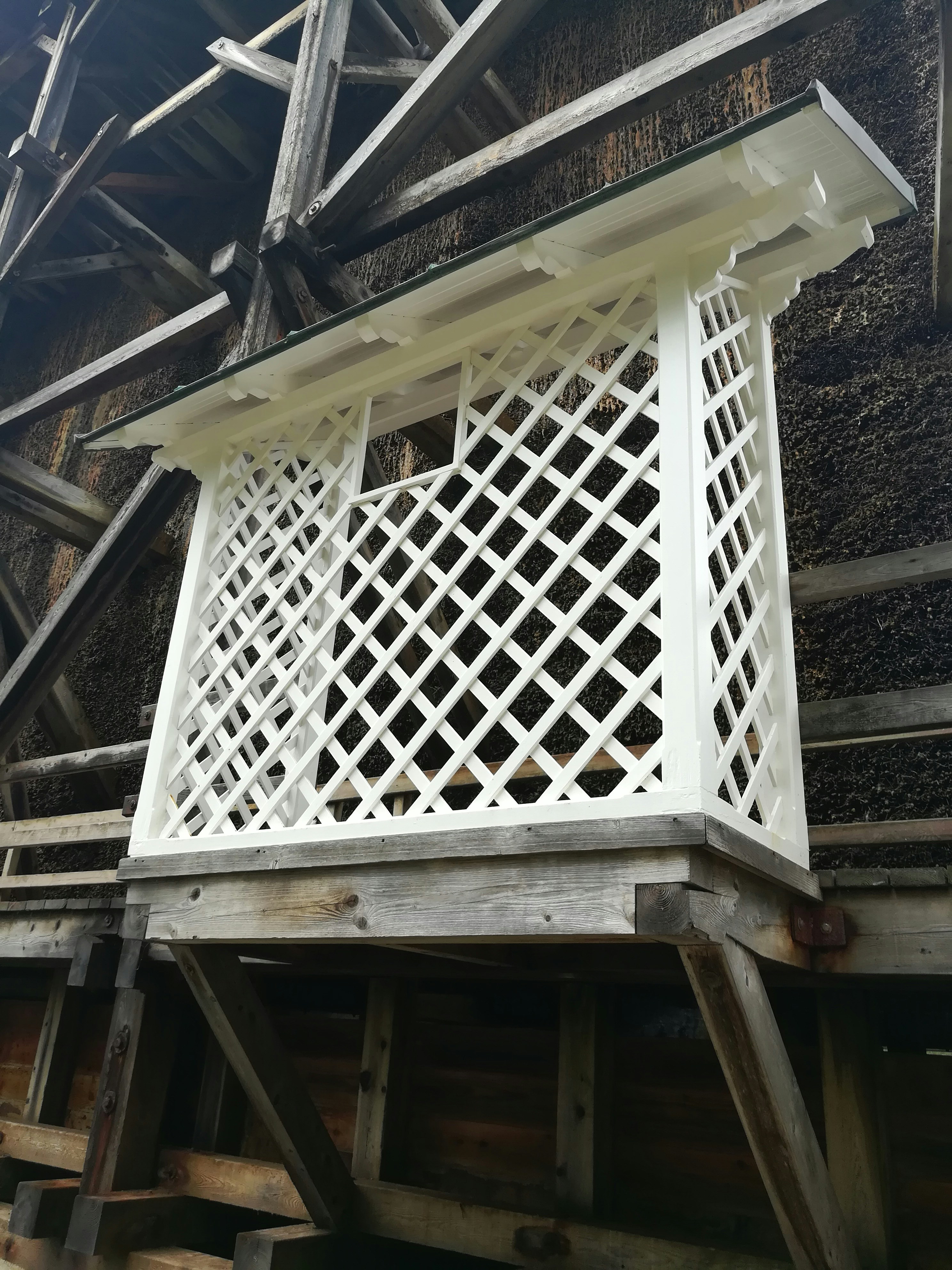 Lattice Semiconductor SVP Desale Sells $65K in Stock: What It Means for Investors