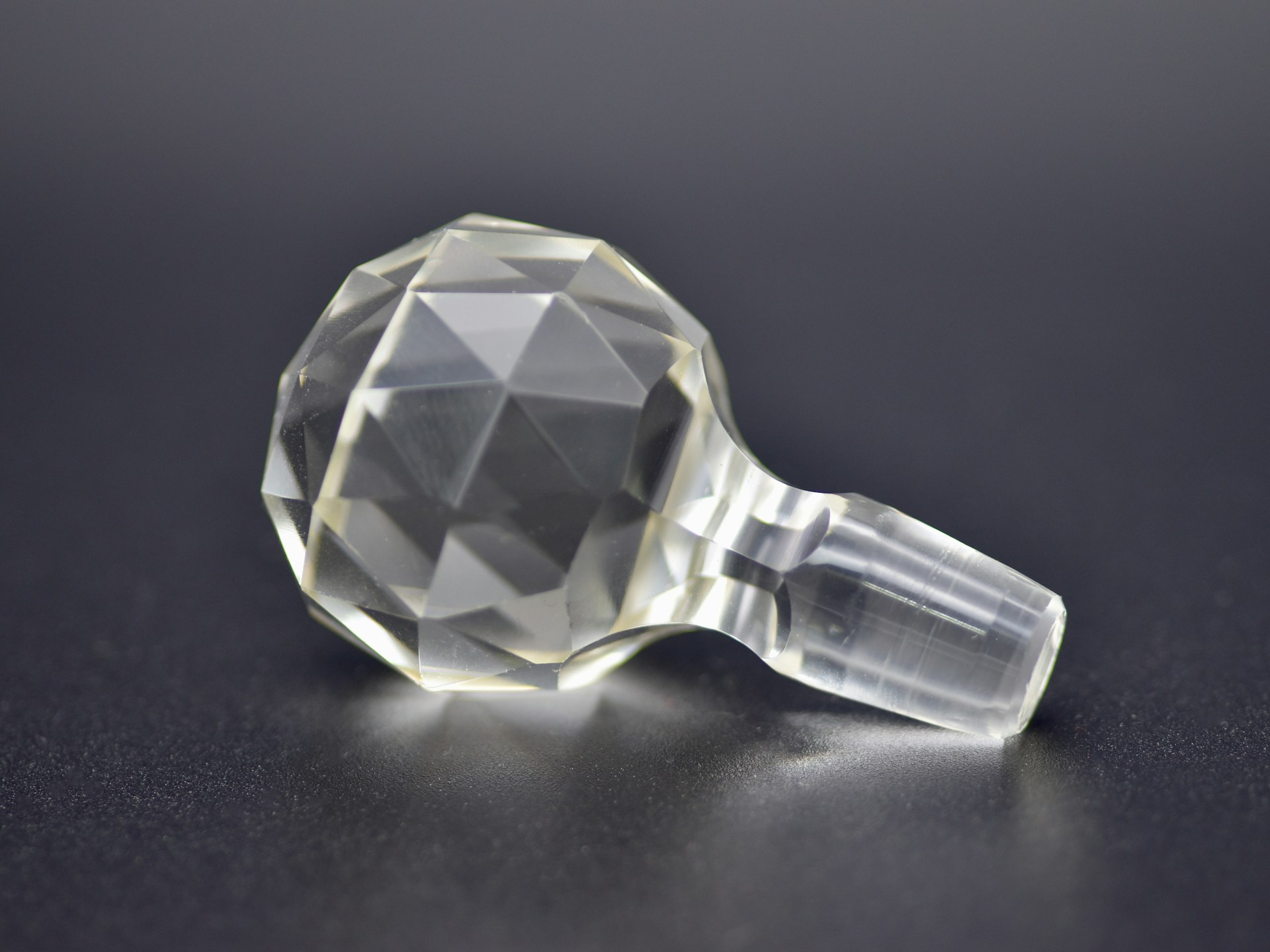 gray computer monitor