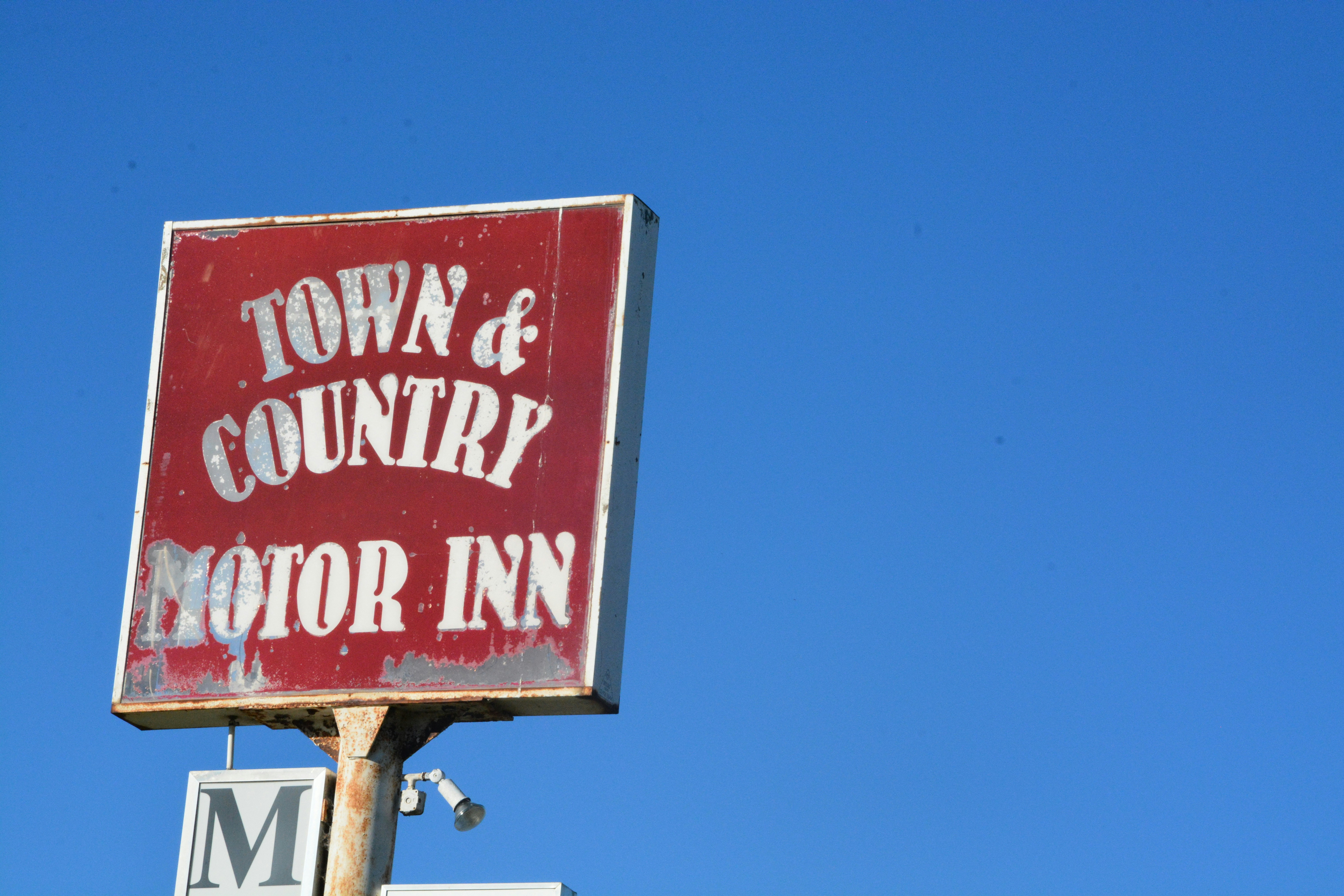red and white coca cola signage