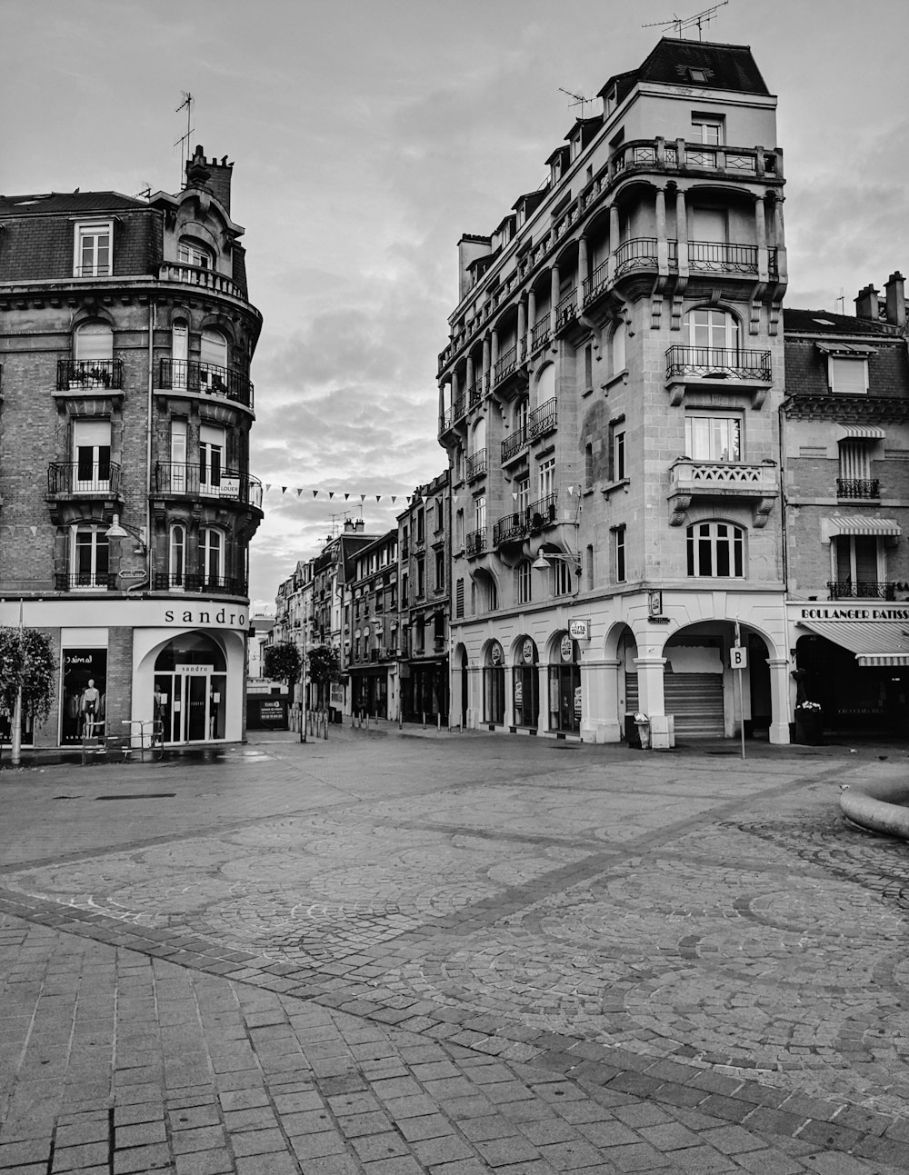 a black and white photo of a city square