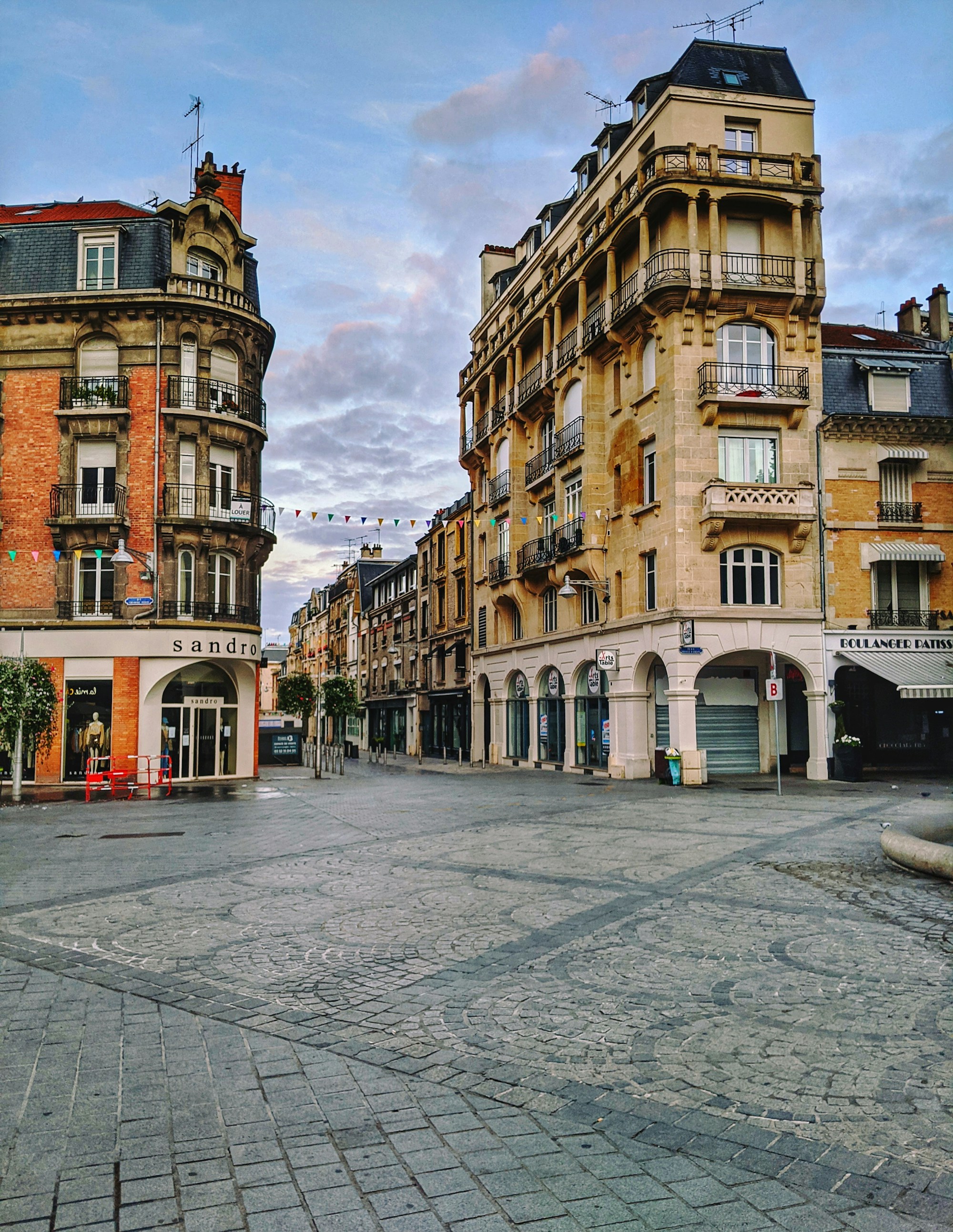 Reims Weather Guide: Ideal Seasons and Months to Visit