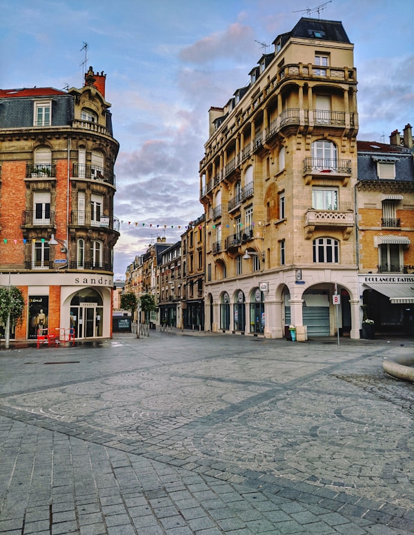 Reims Weather Guide: Ideal Seasons and Months to Visit