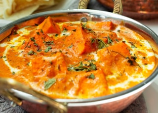 Paneer Butter Masala The best restaurant style paneer butter masala at home. It is a rich & creamy curry made with paneer, spices, onions, tomatoes, cashews and butter. It is one of the most popular dishes on Indian restaurants. It is served with steamed rice or naan or roti.