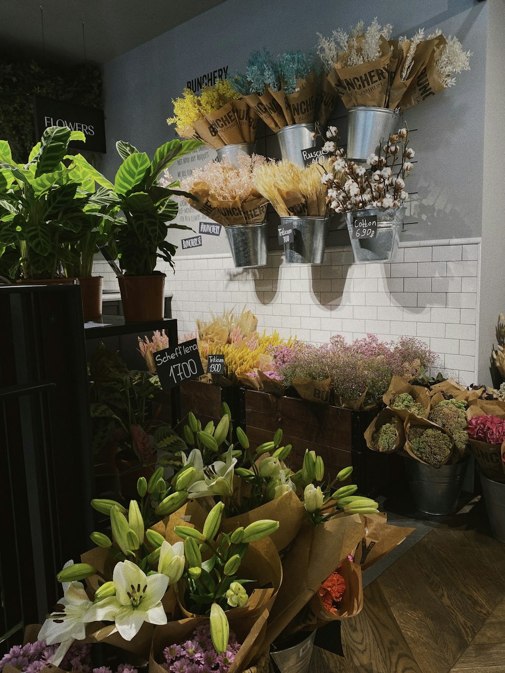 a bunch of flowers that are sitting on a table