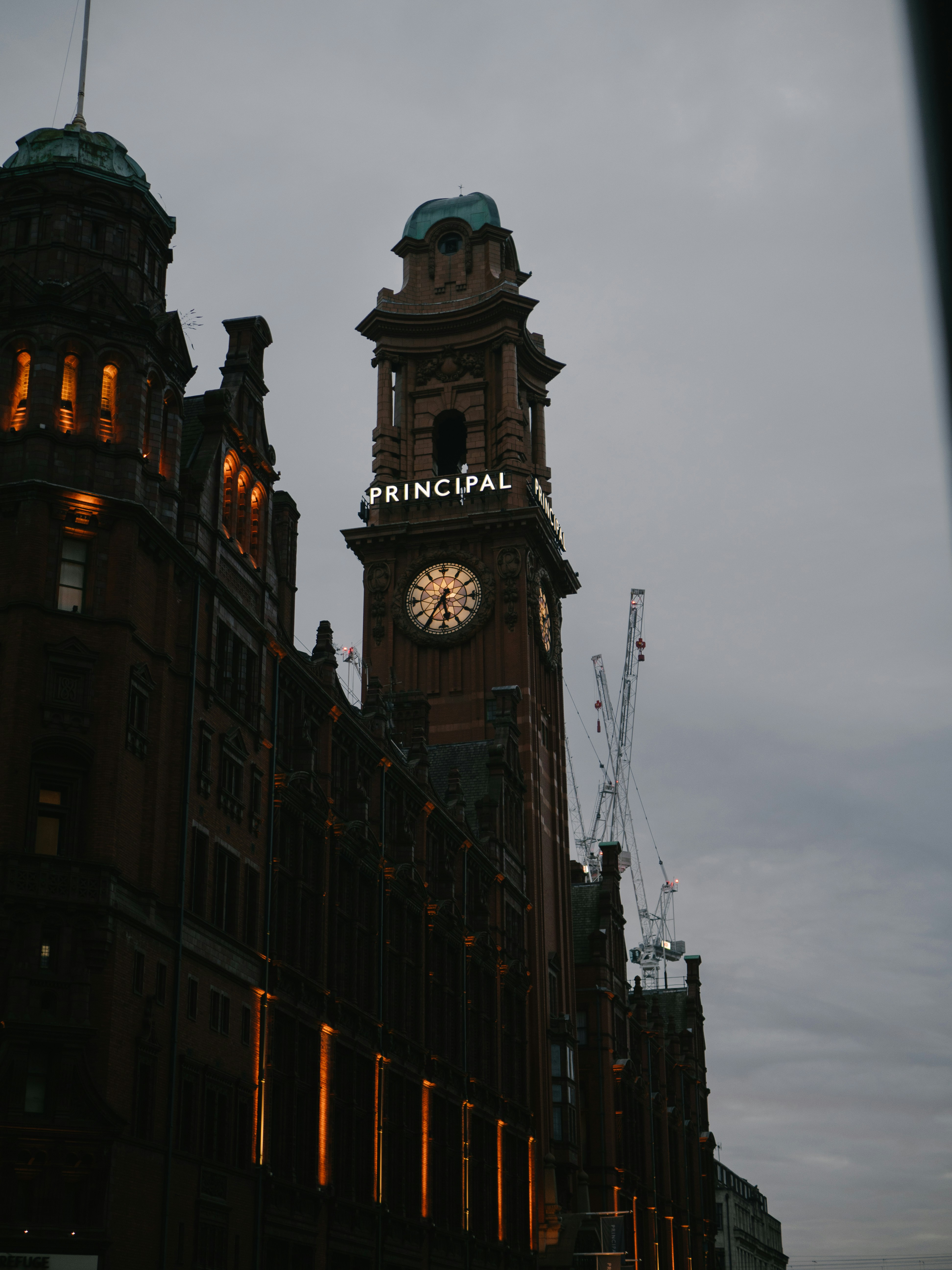 Choose from a curated selection of clock photos. Always free on Unsplash.