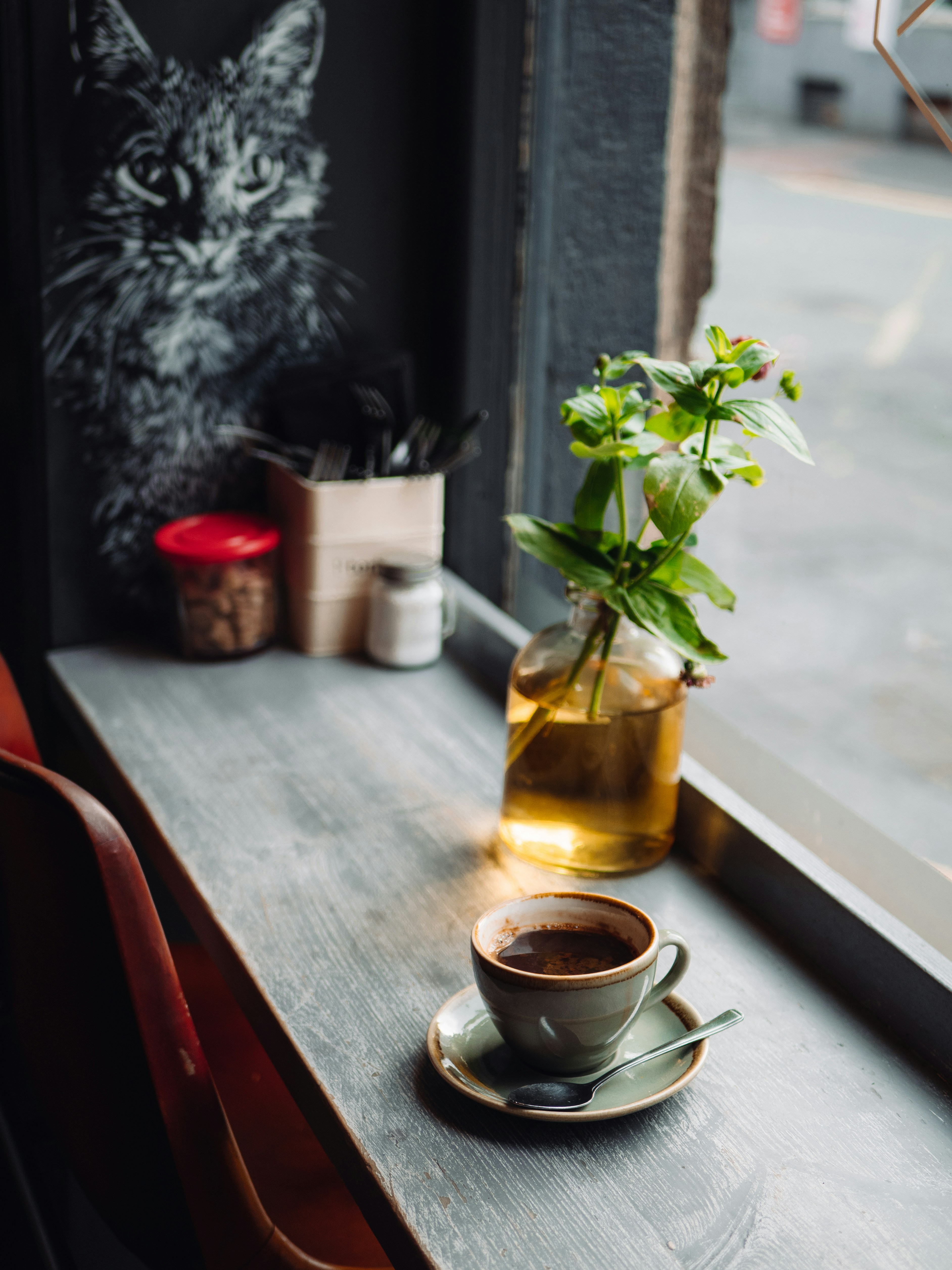 black and white bed linen