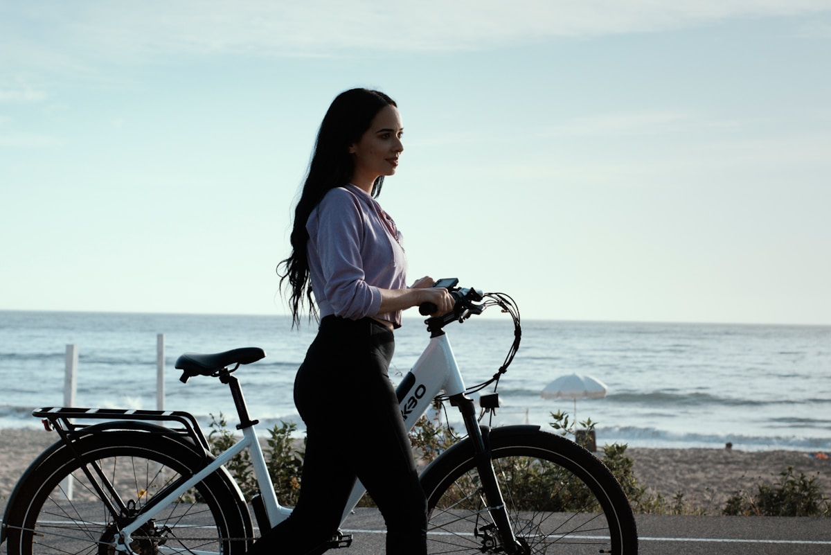 原付に乗る前に、自転車に乗ってバランス感覚を養おう | wimo | 電動アシスト自転車  COOZY
