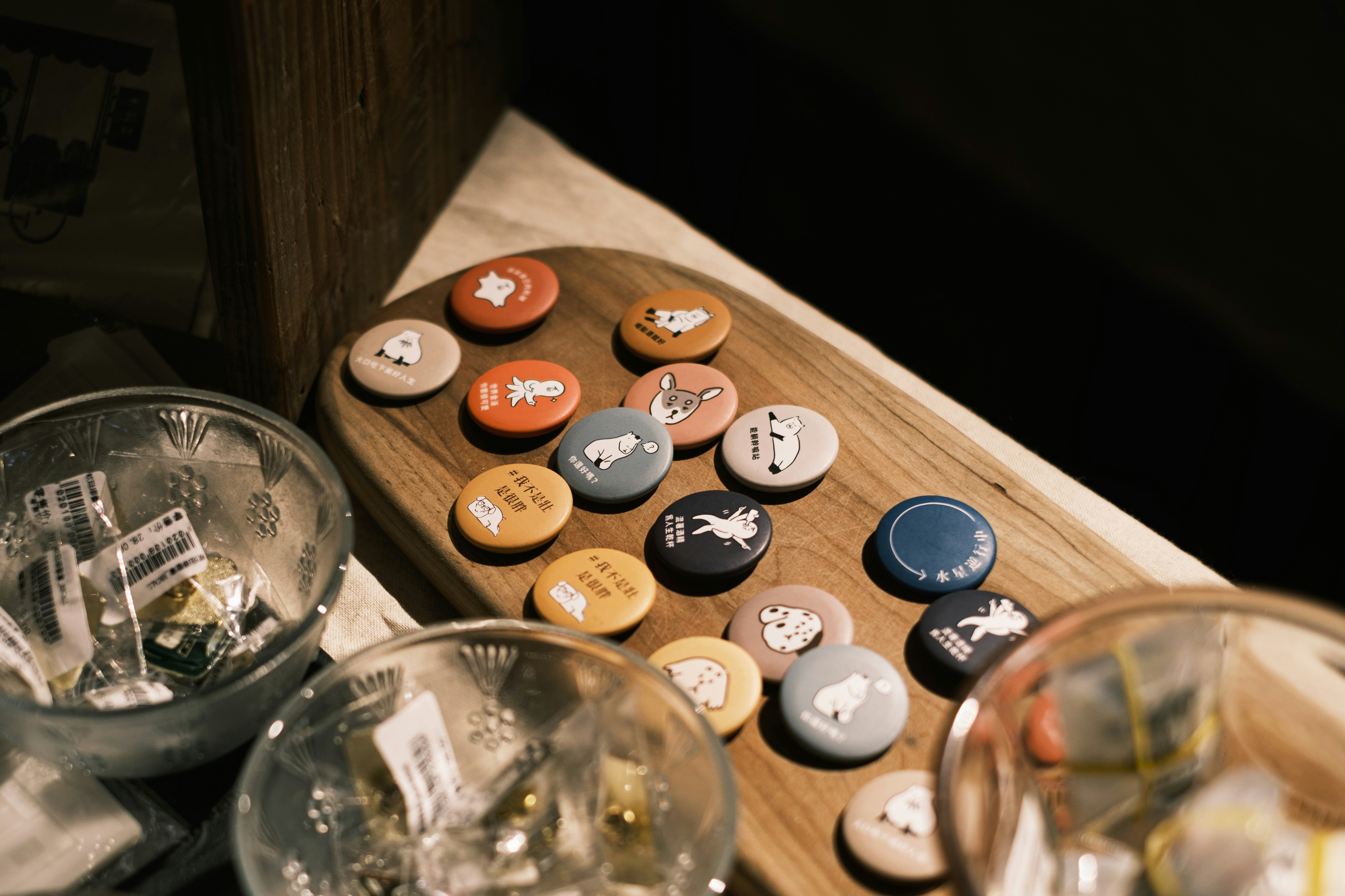 white and brown round buttons