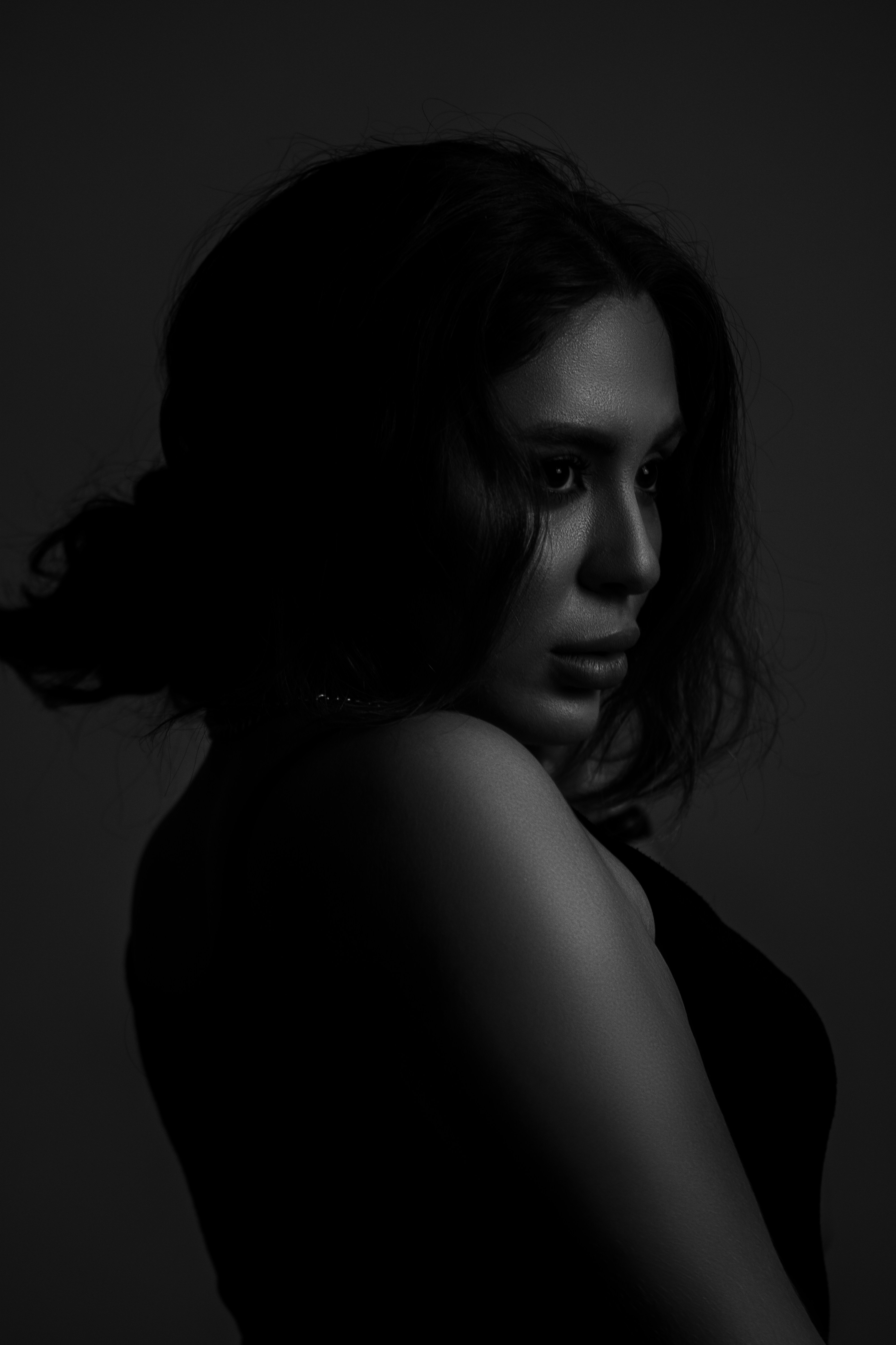 Articulo de ImagenMIA: Cómo resaltar habilidades en fotos para CV de mujer con IA