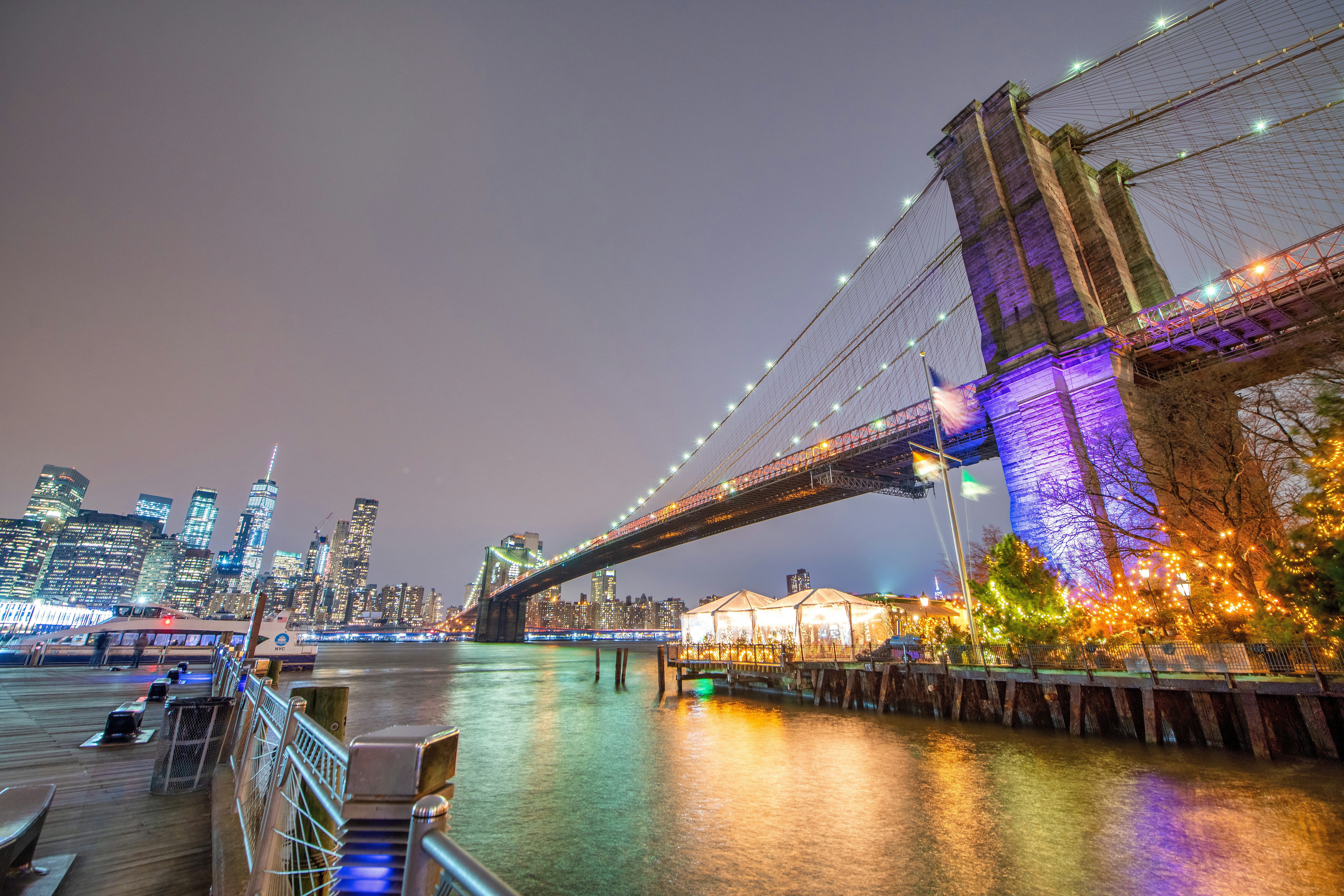 a view of the brooklyn bridge at night