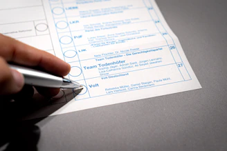 Questionnaire papier rempli pour une analyse du khi-deux sur SPSS