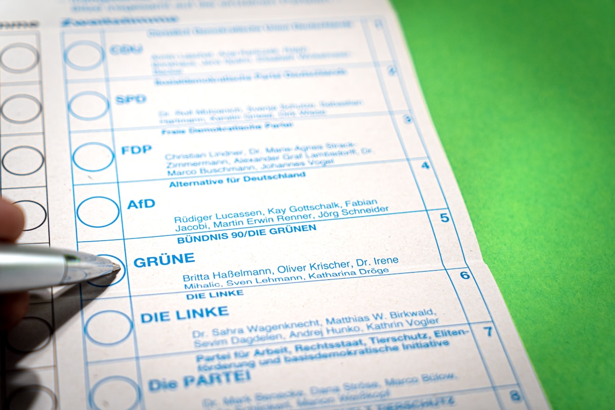 Cover image for Leistungsbeurteilung neu denken: Entwicklung eines kompetenzbasierten Assessment-Centers für einen mittelständischen Maschinenbauer