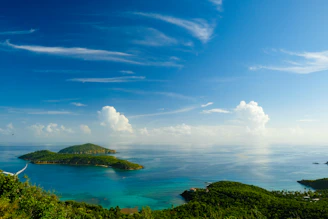 Turquoise island bay and green coastline, the kind of destination a trusted travel advisor Canada re
