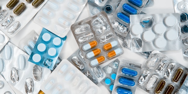 a pile of pills sitting next to each other on top of a table