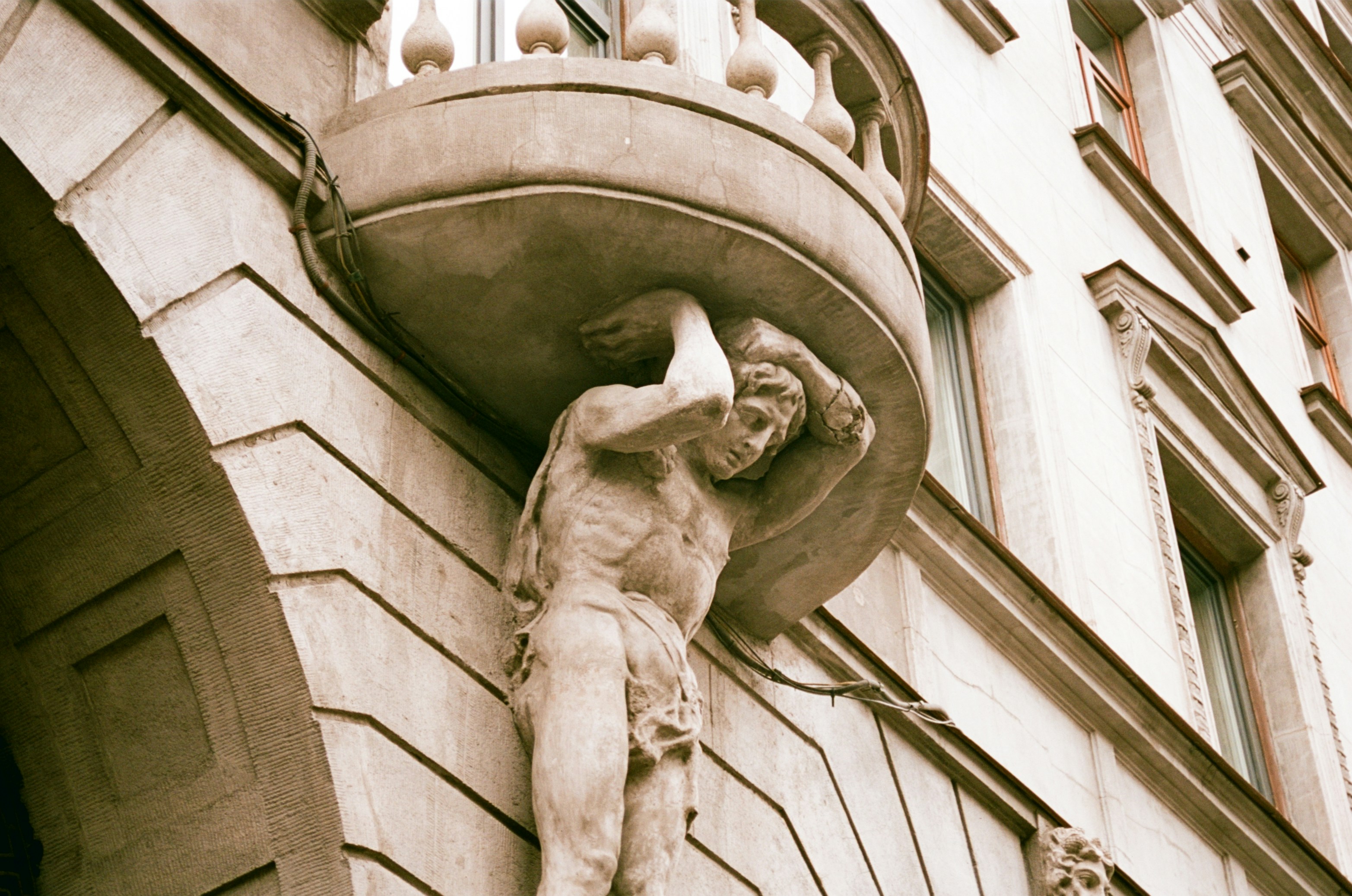 A statue on the side of a building photo Free Statue Image on Unsplash
