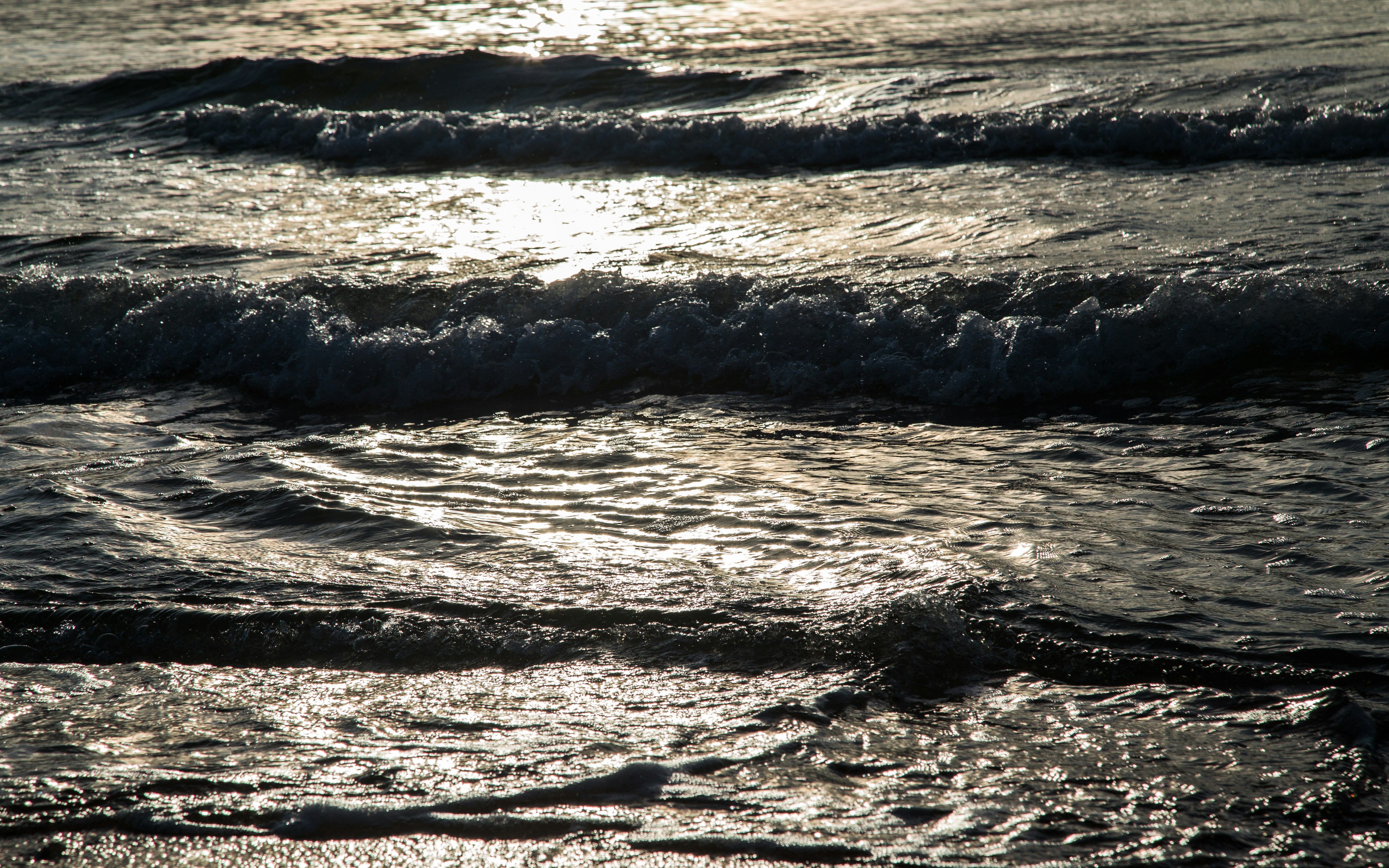 Rüyada Denizde Dalgalarla Oynamak: Anlamı ve Yorumu