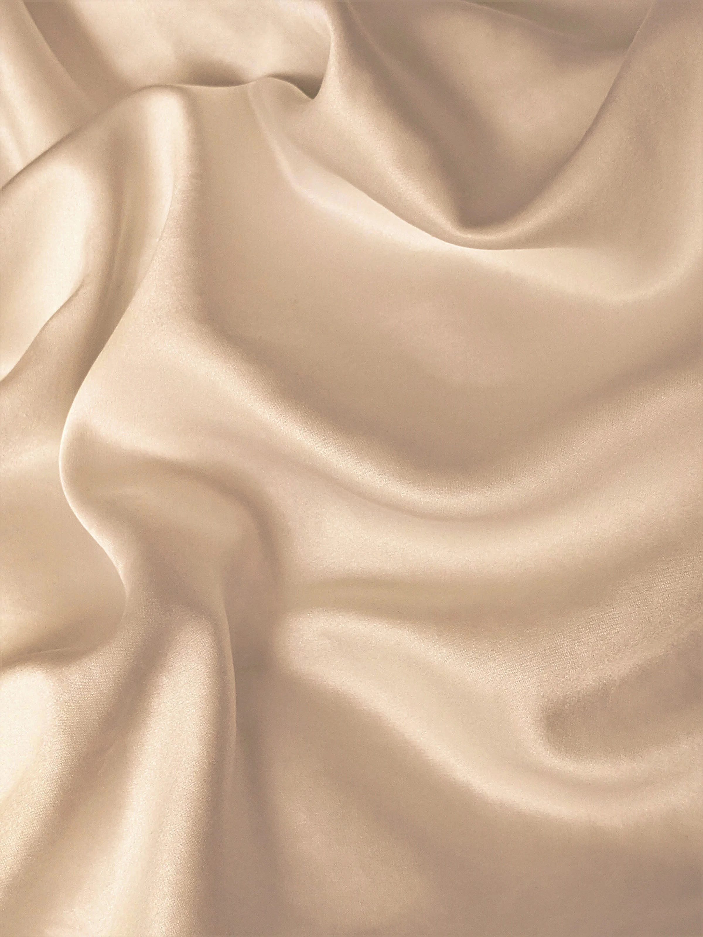 Satin champagne drapé
