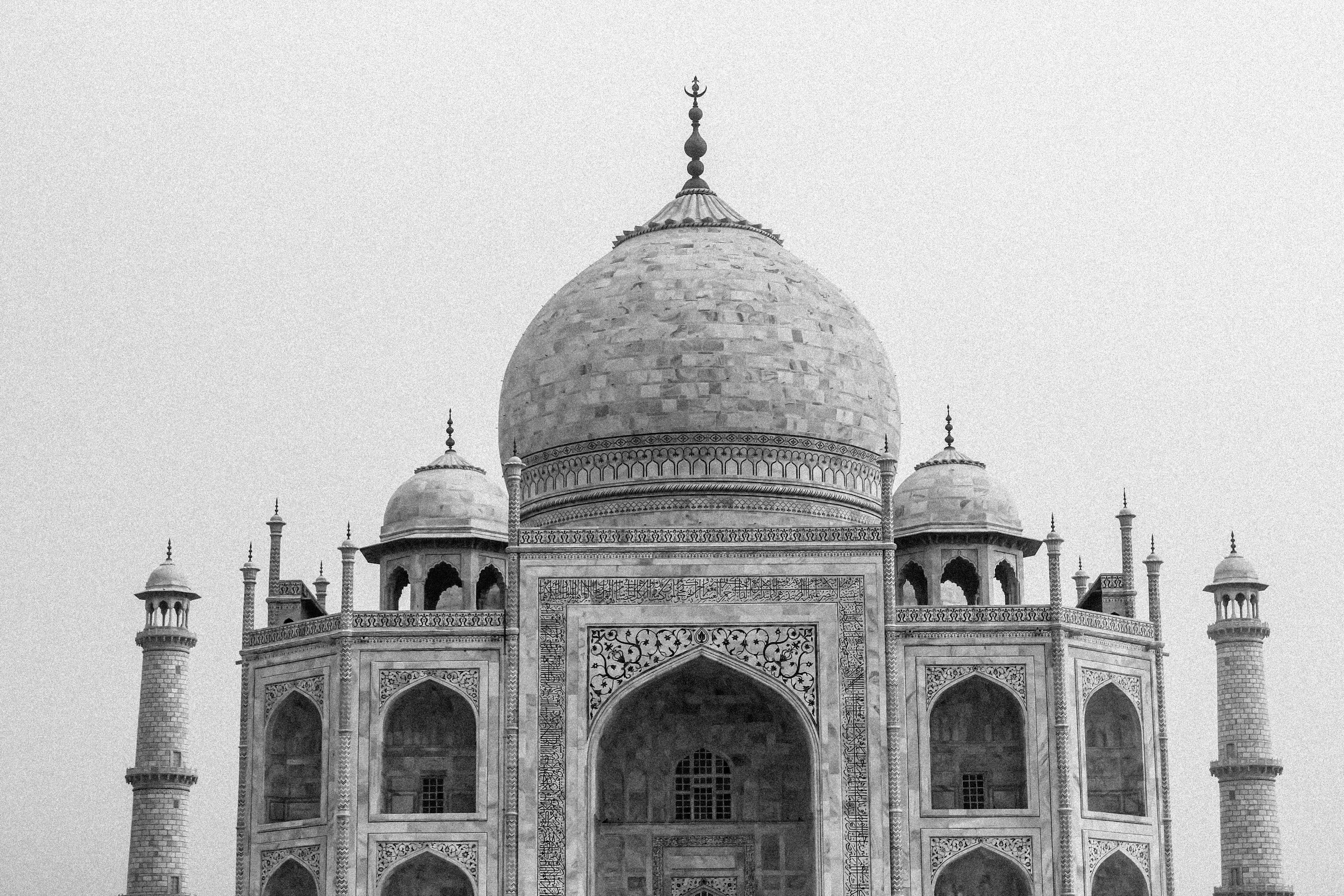 a black and white photo of a building
