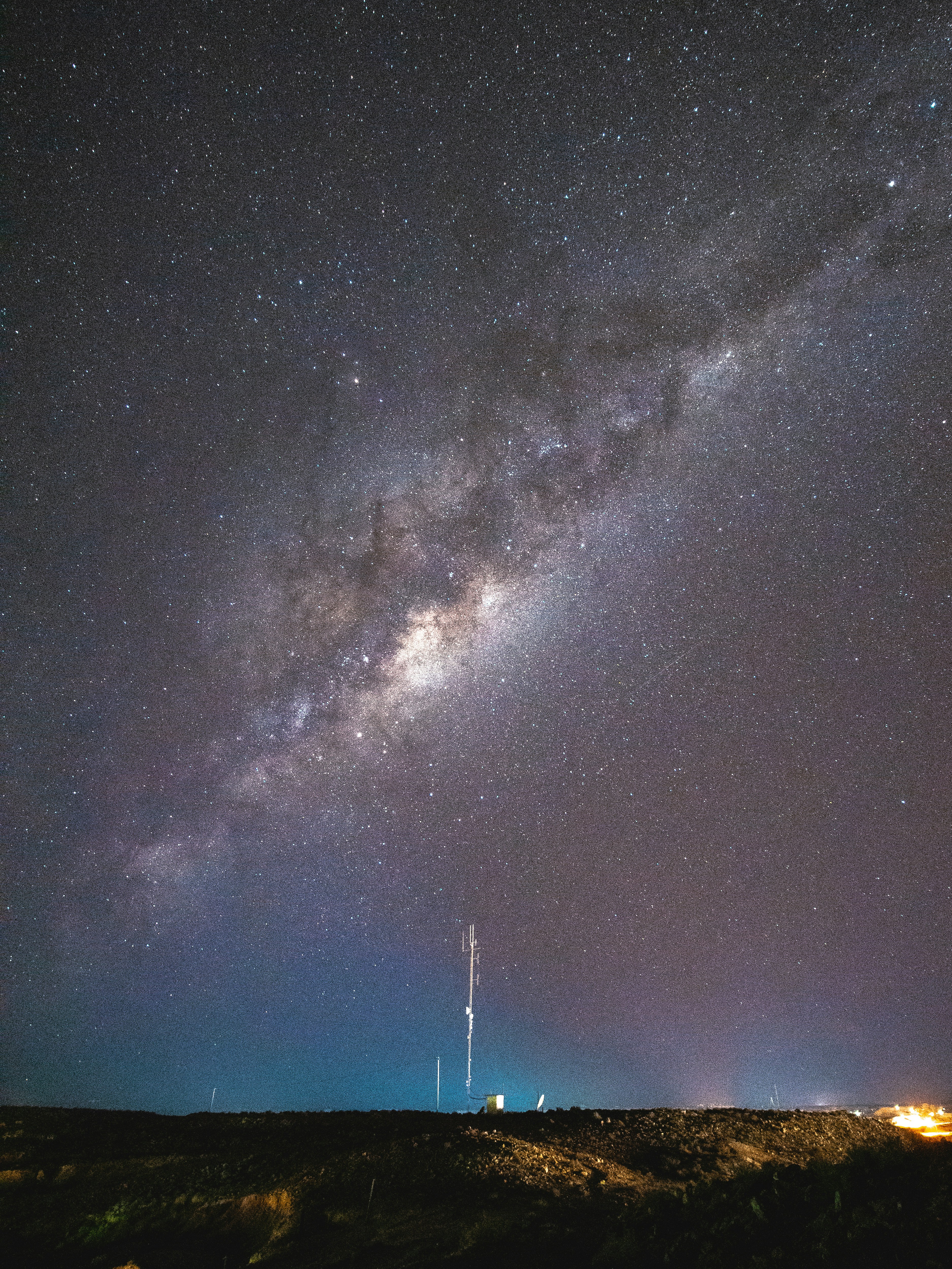 a night sky filled with lots of stars