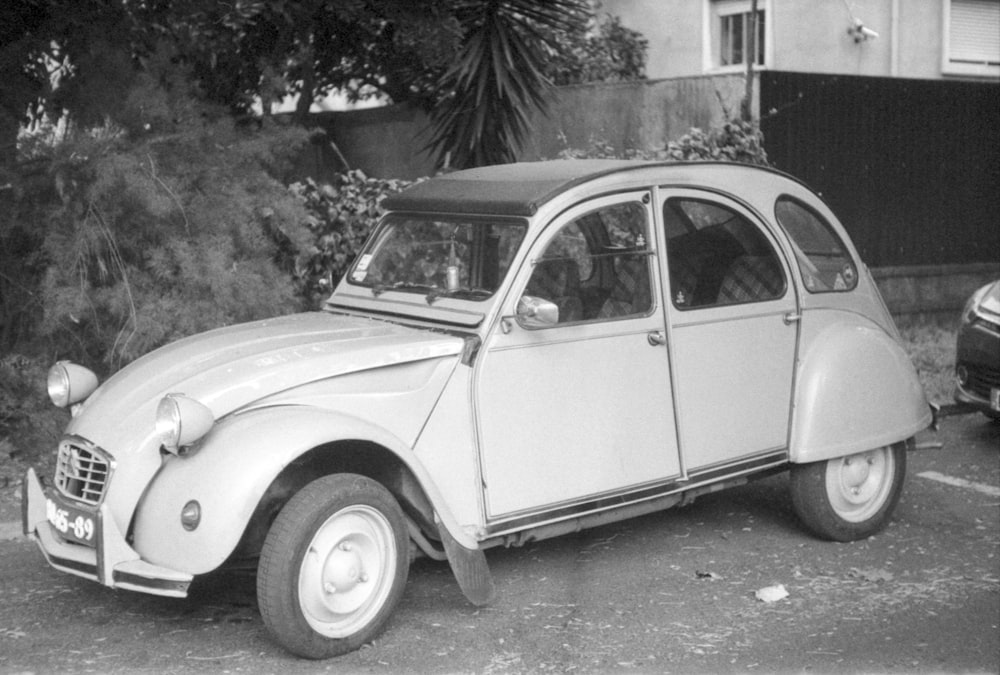 an old car is parked in a parking lot