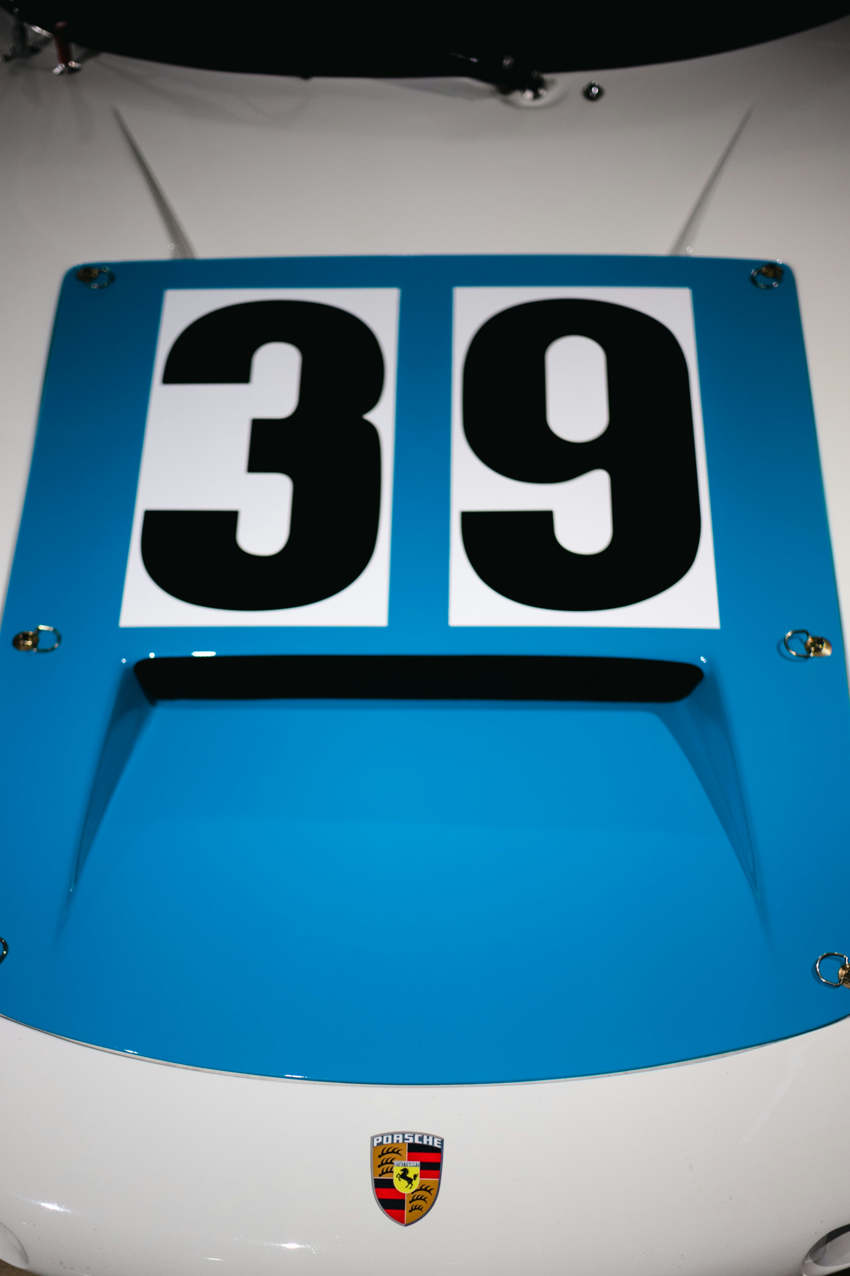 a blue and white sign with the number nine on it