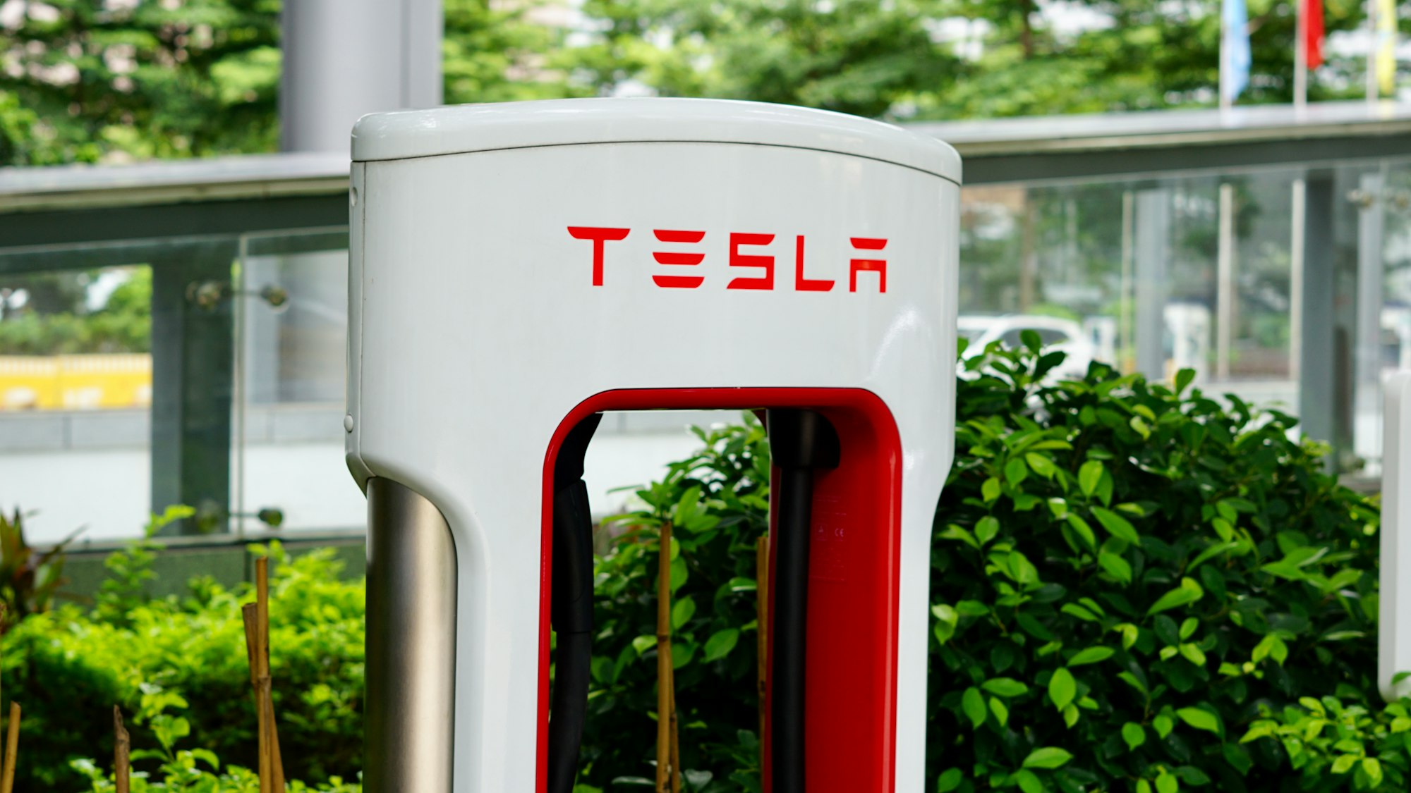 Tesla supercharger 