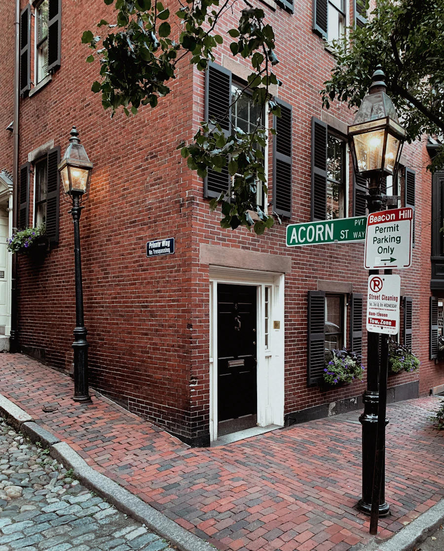 Acorn Street, Boston — cobblestone lane with brownstones