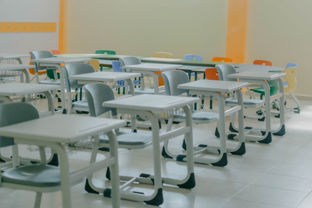 a row of desks and chairs in a room