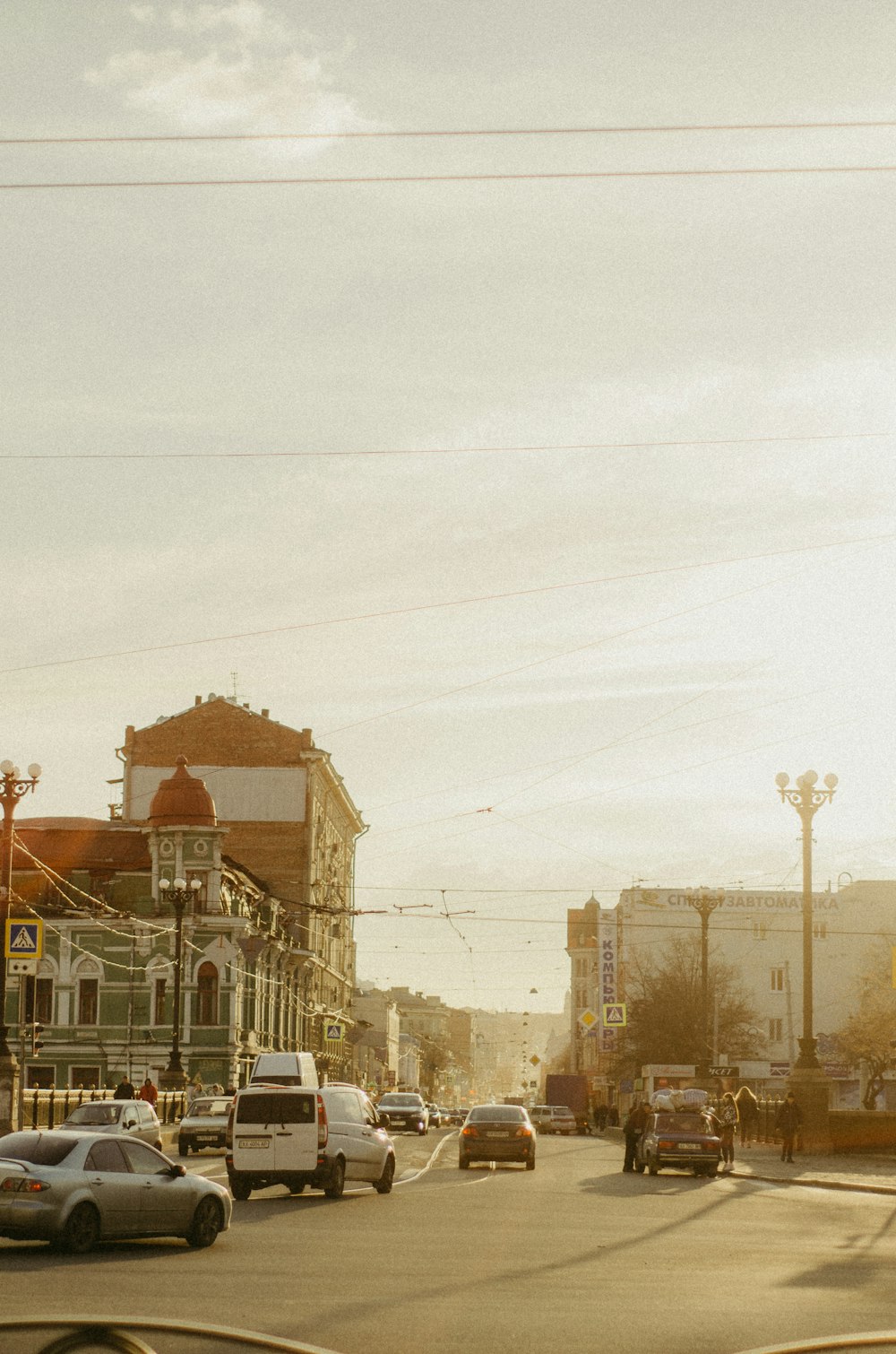 a city street filled with lots of traffic