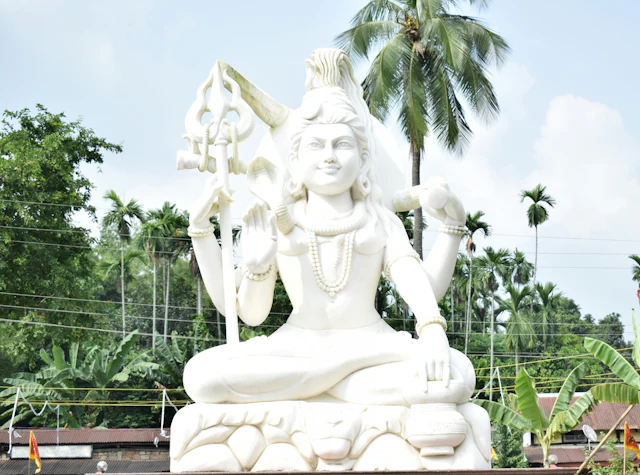 Marble murtis and sculptures