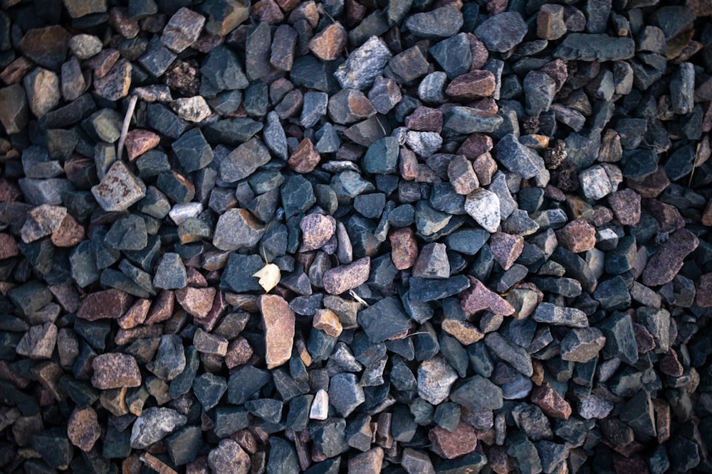 a bunch of rocks that are all together