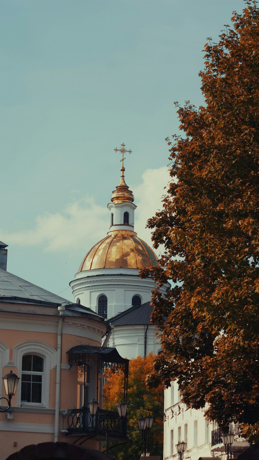 a large building with a golden dome on top of it