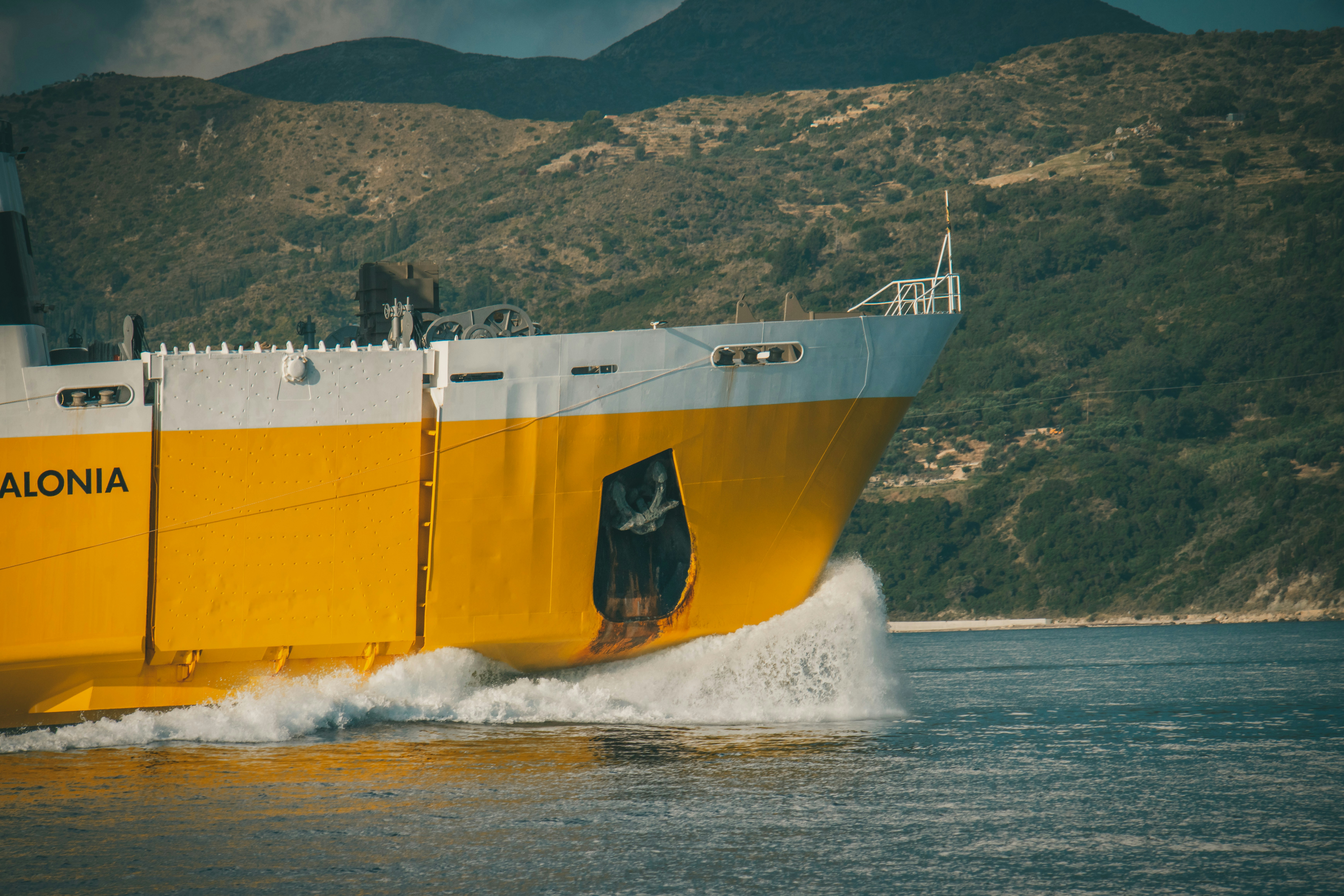 photo 1631991464108 2e843121e7bb?crop=entropy&cs=tinysrgb&fit=max&fm=jpg&ixid=M3w1MjQ0NjR8MHwxfHNlYXJjaHwxMXx8QXV0b25vbW91cyUyMFNoaXBwaW5nJTIwVmVzc2Vsc3xlbnwwfDB8fHwxNzY4NDcwNzQ2fDA&ixlib=rb 4.1