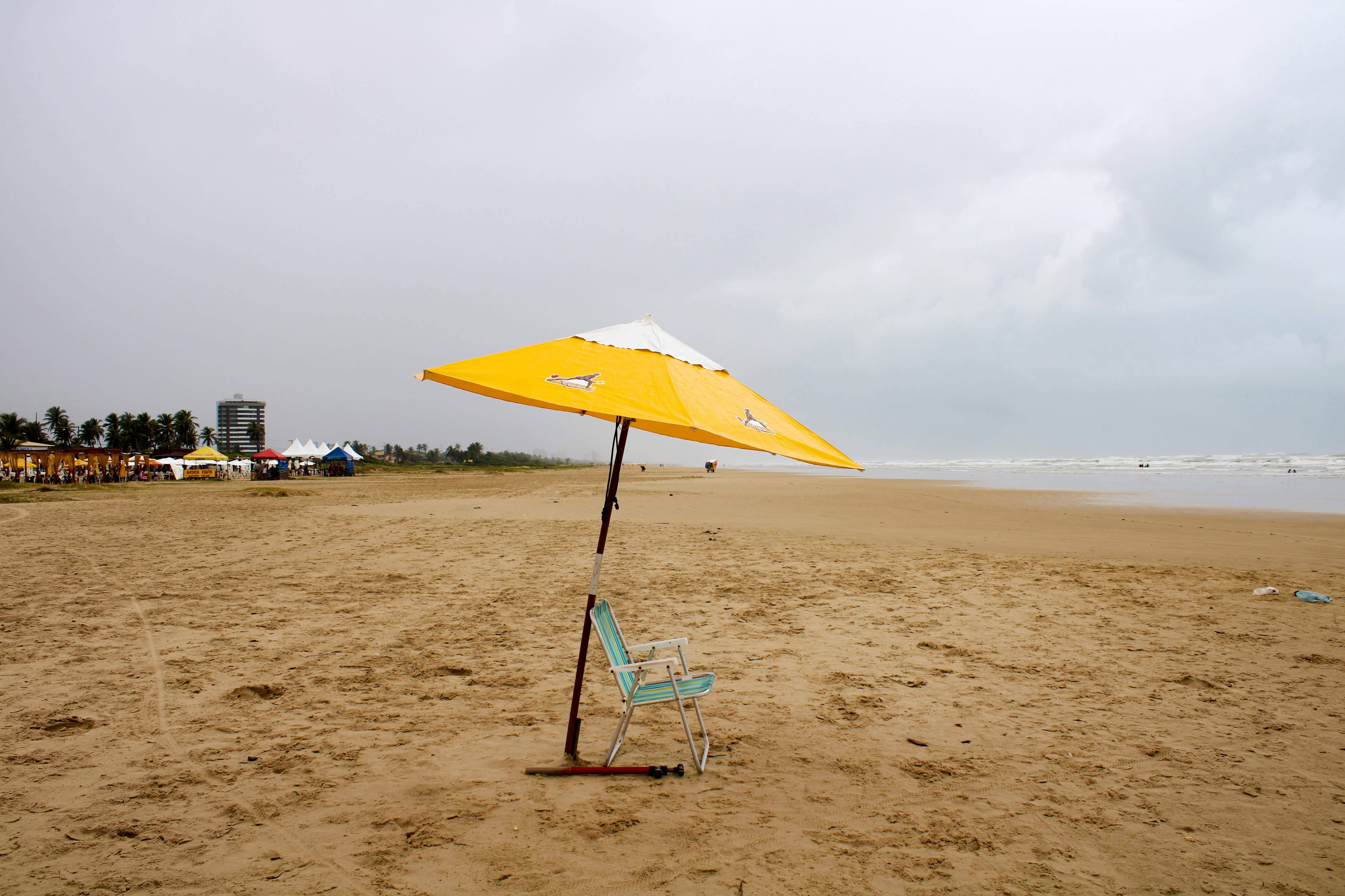 beach chairs in aracaju. natural photo, unfortunately contains some rubbish in the sand. Also visit my instagram: https://www.instagram.com/_ednilsoncardoso/