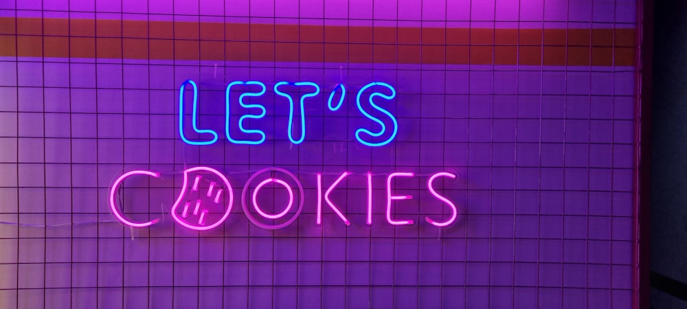 Un letrero de neón que dice Let's Cookies
