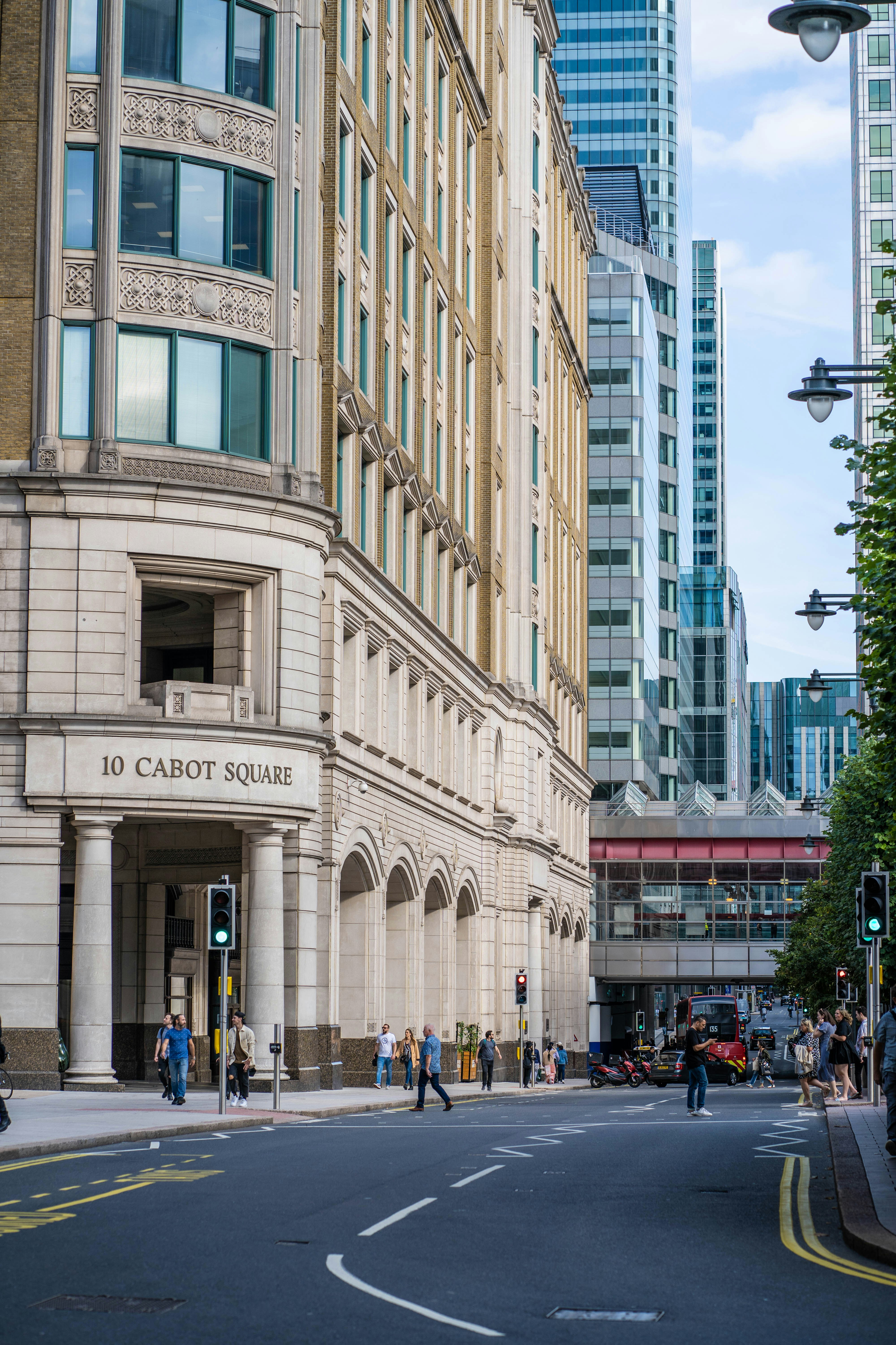 Citigroup Maintains Buy on TE Connectivity, Raises Price Target to $290