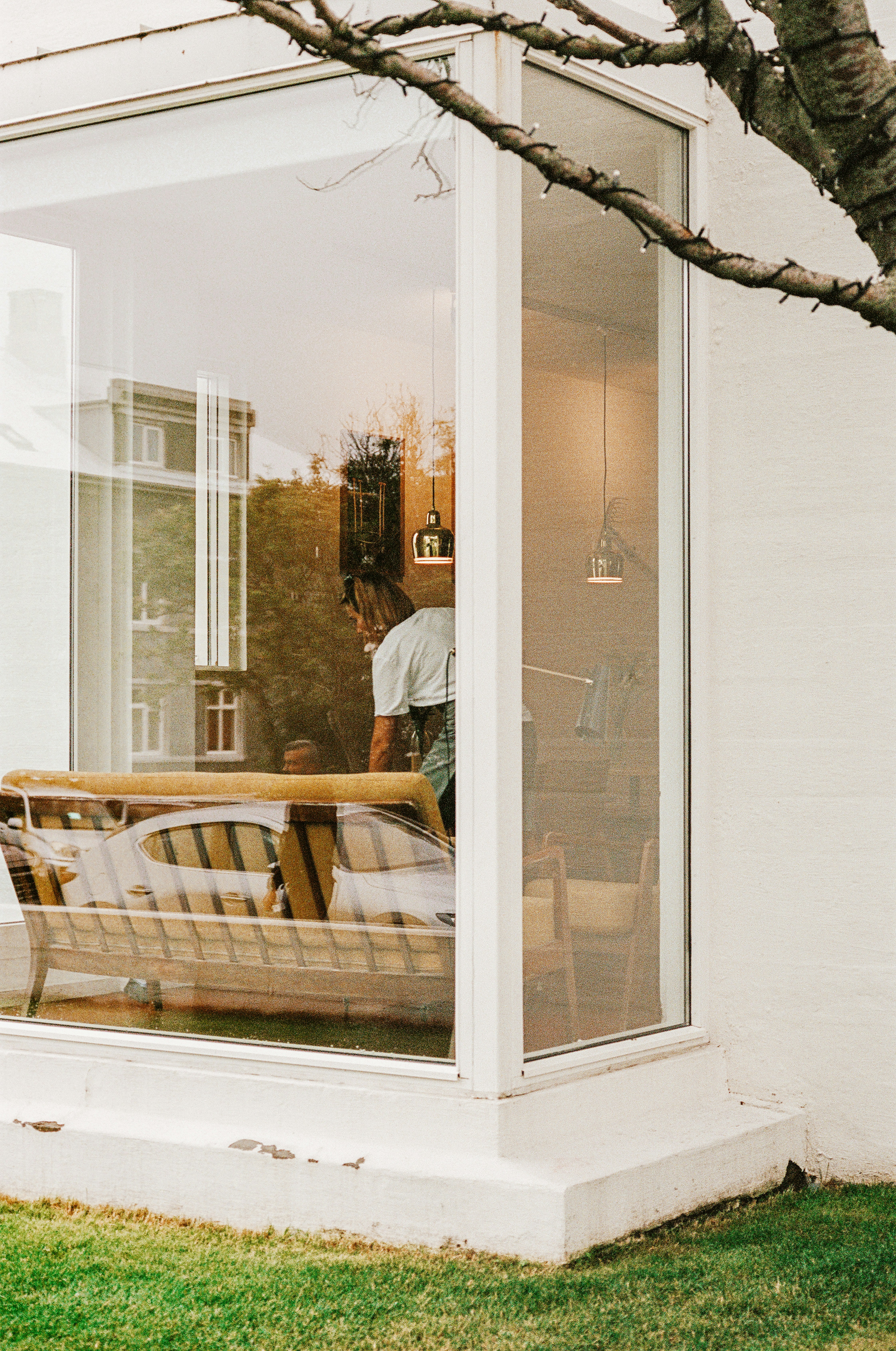 gray computer monitor