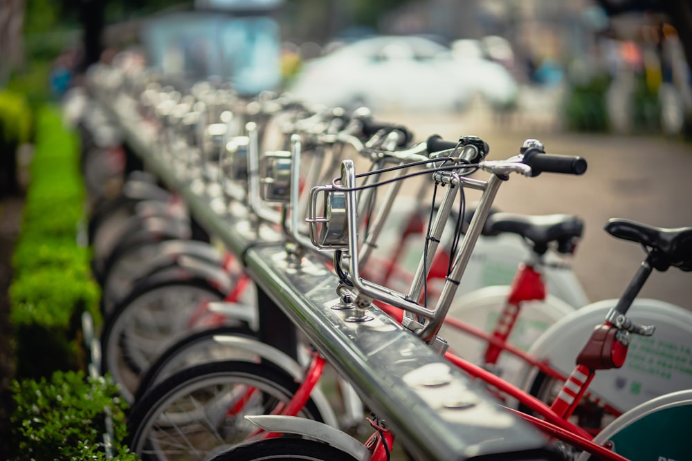 a row of bicycles parked next to each other