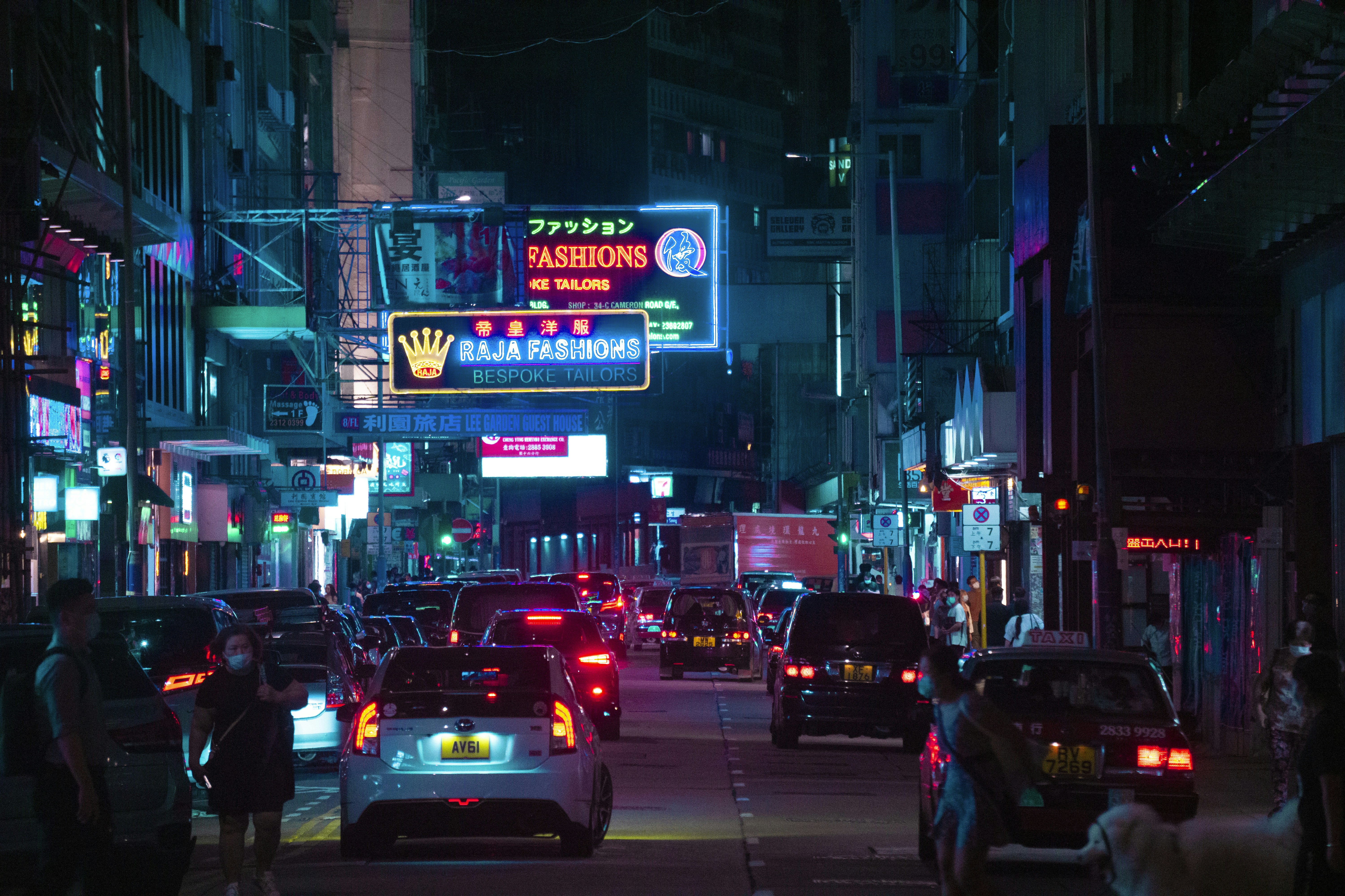 futuristic cars, neon lights, cyberpunk art, digital city  , ilustrasi artikel  Rev Up Your Desktop: Cyberpunk 2077 Style Car Wallpapers 3