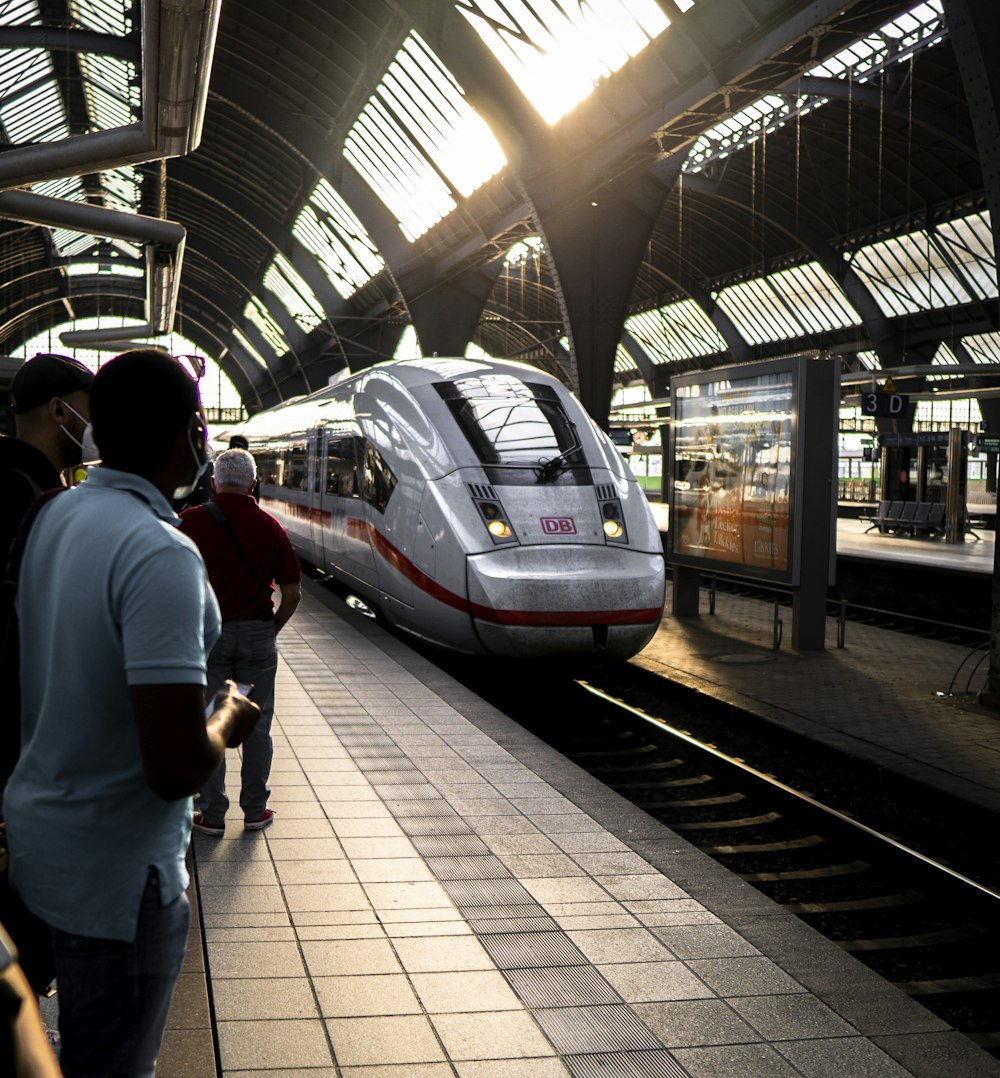 a white train pulling into a train station