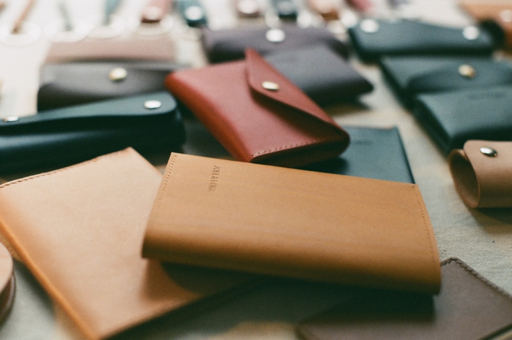 a table topped with lots of different types of wallets