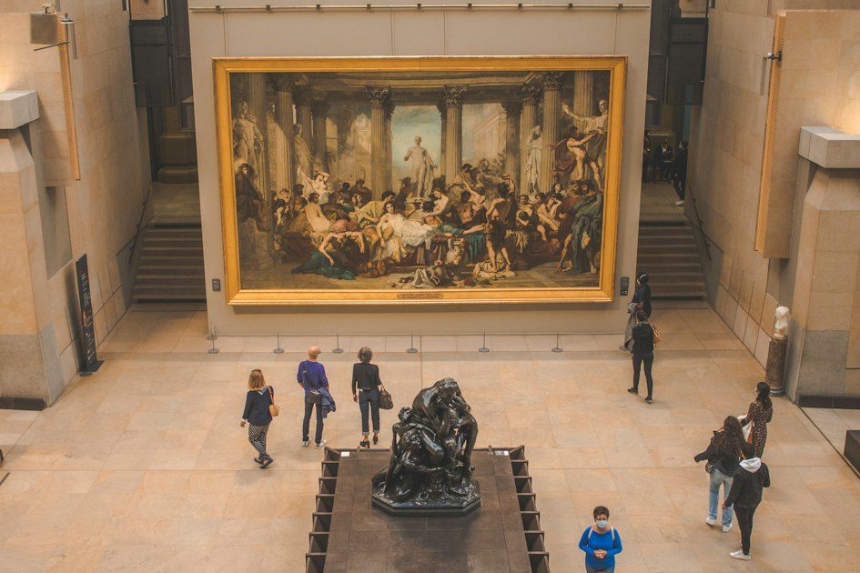 Predictive Crowd Avoidance for Museum Visits