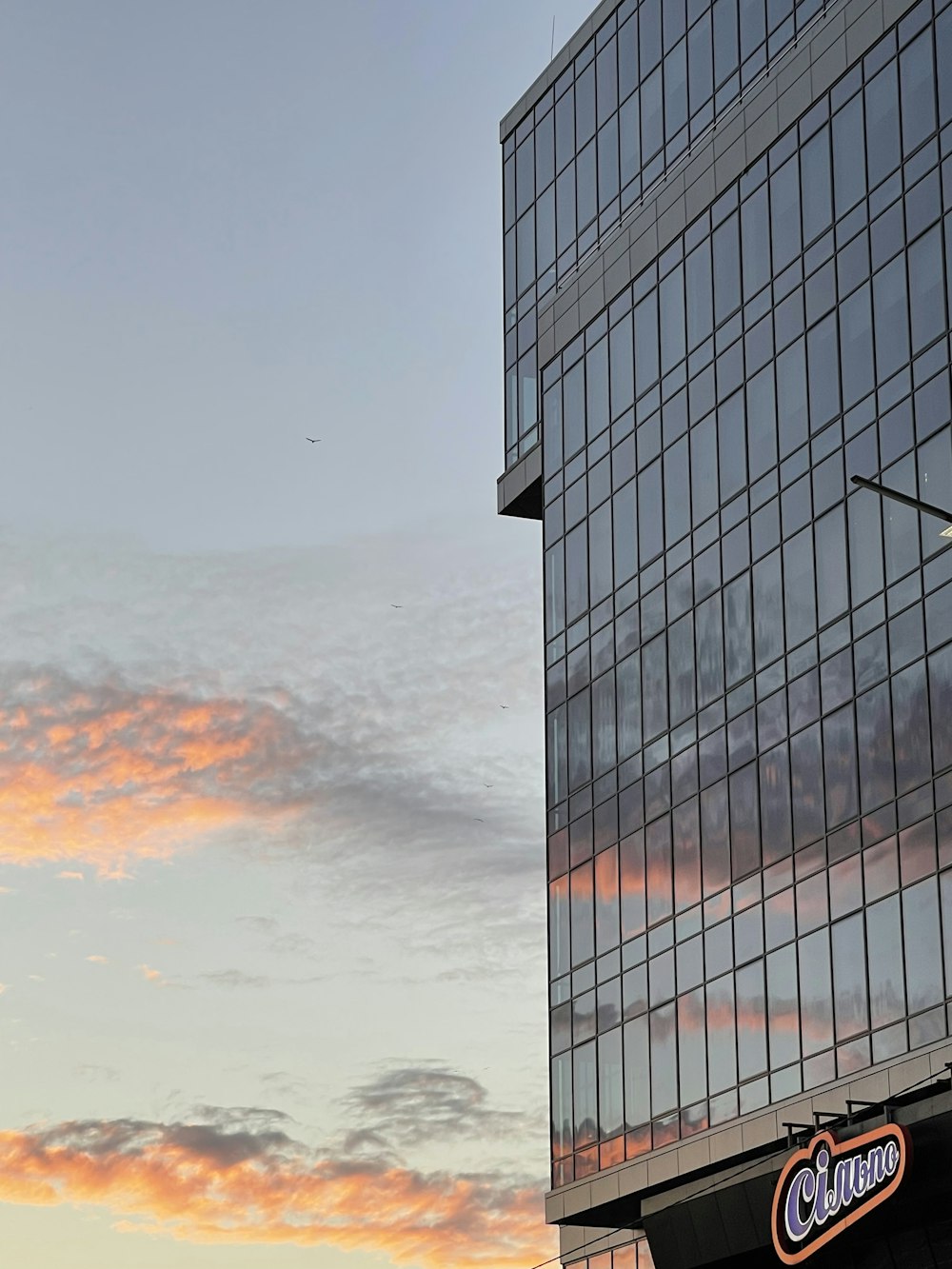 a plane flying in the sky over a building