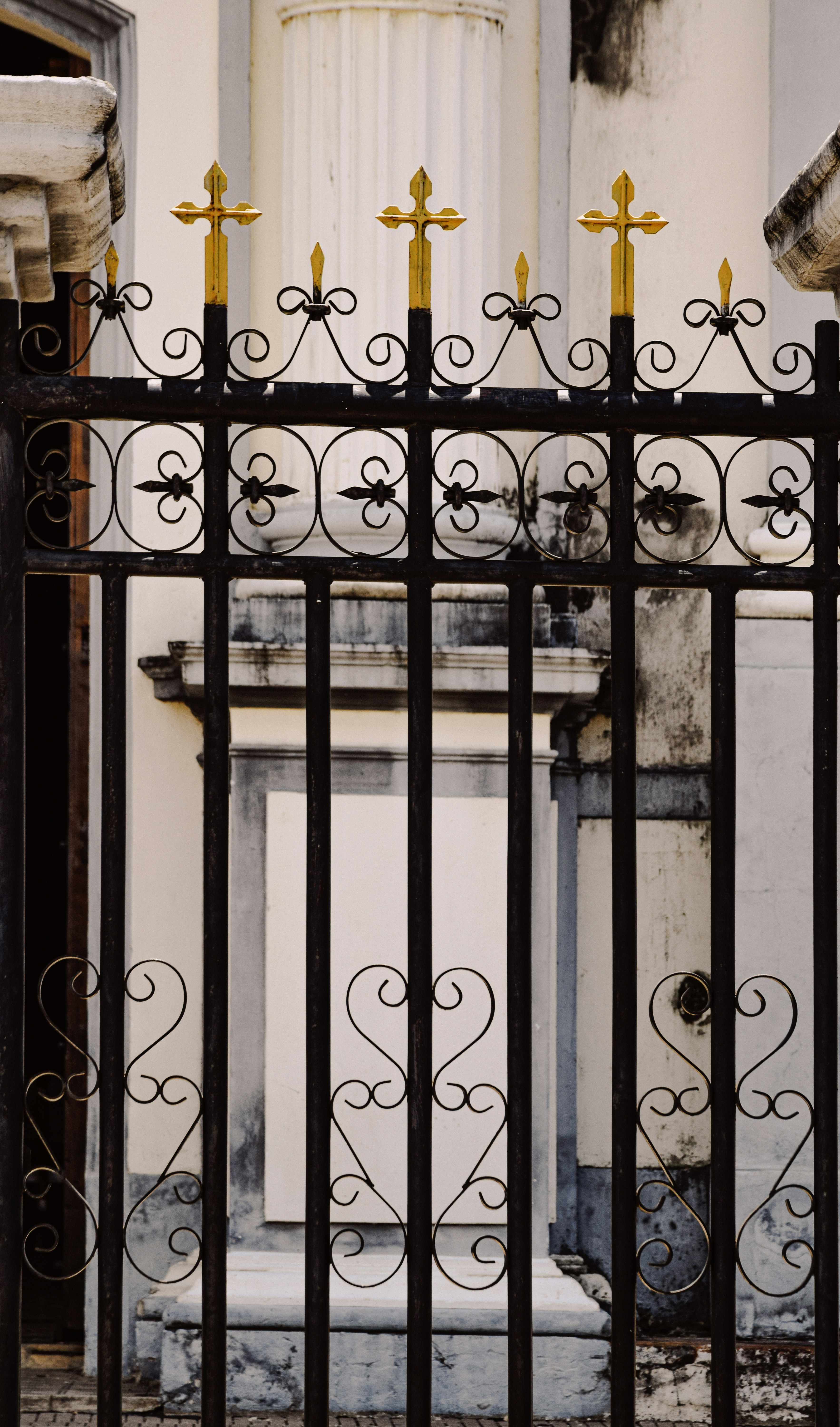 metal gate