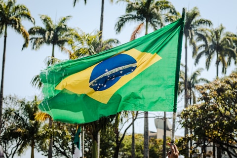 brazil flag: brazil travel guide