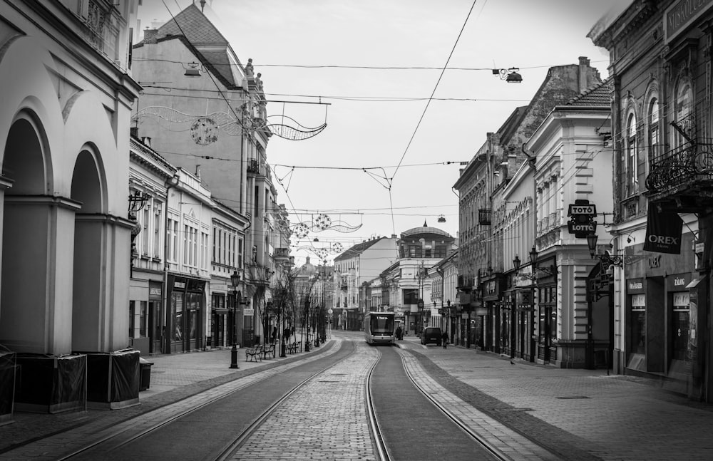 a black and white photo of a city street