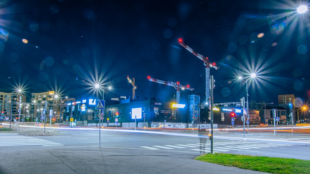 a city street filled with lots of traffic at night