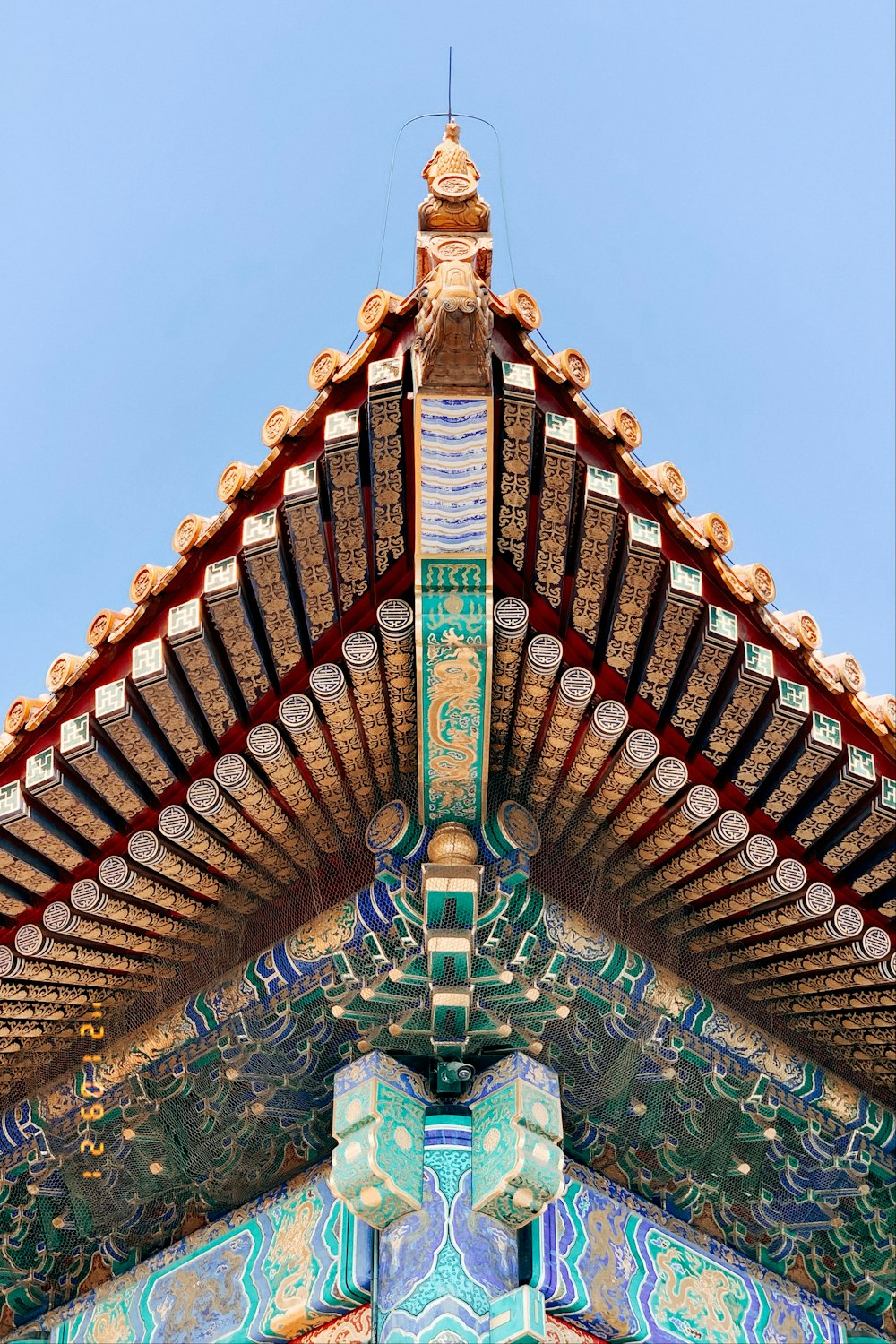 the roof of a building with a sky background