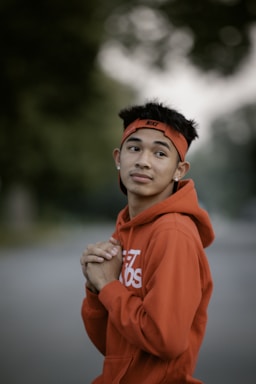 backgrounds for photo composition,how to photograph a young man in an orange hoodie is posing for a picture